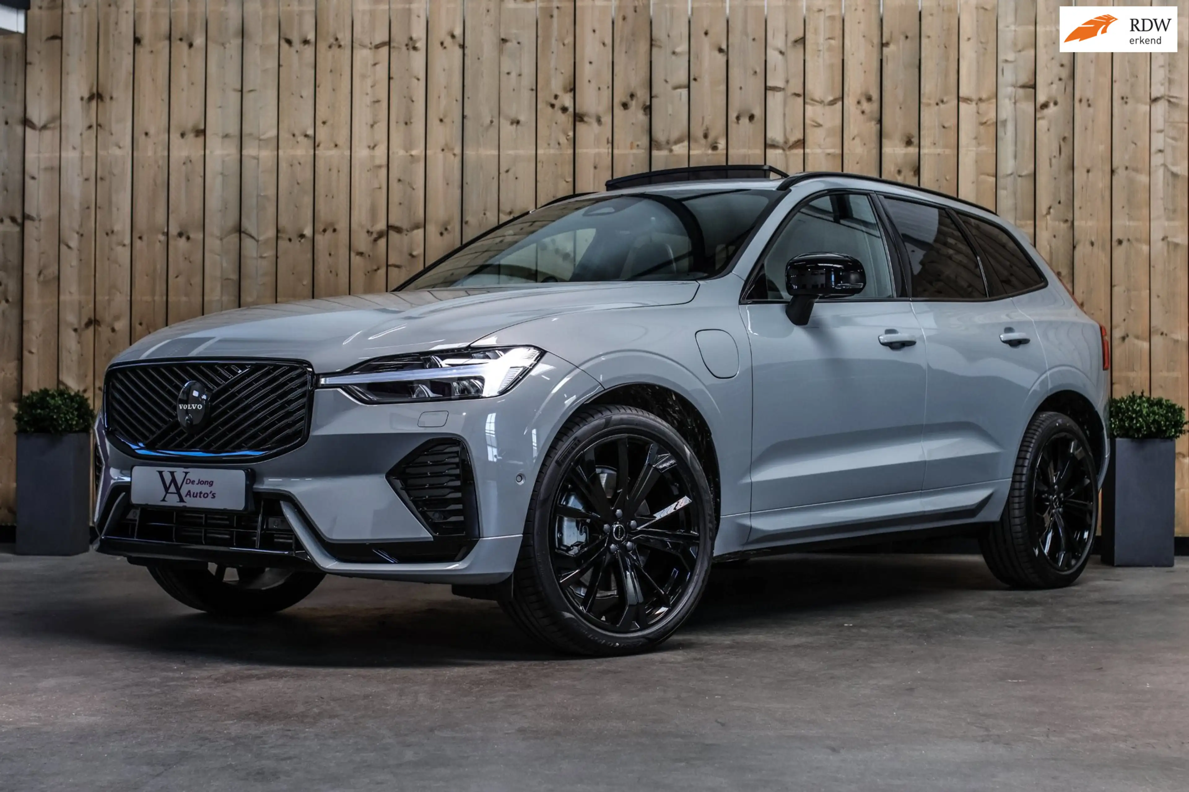 Volvo XC60 2.0 T8 Plug-in hybrid AWD Ultra Black Edition *B&W