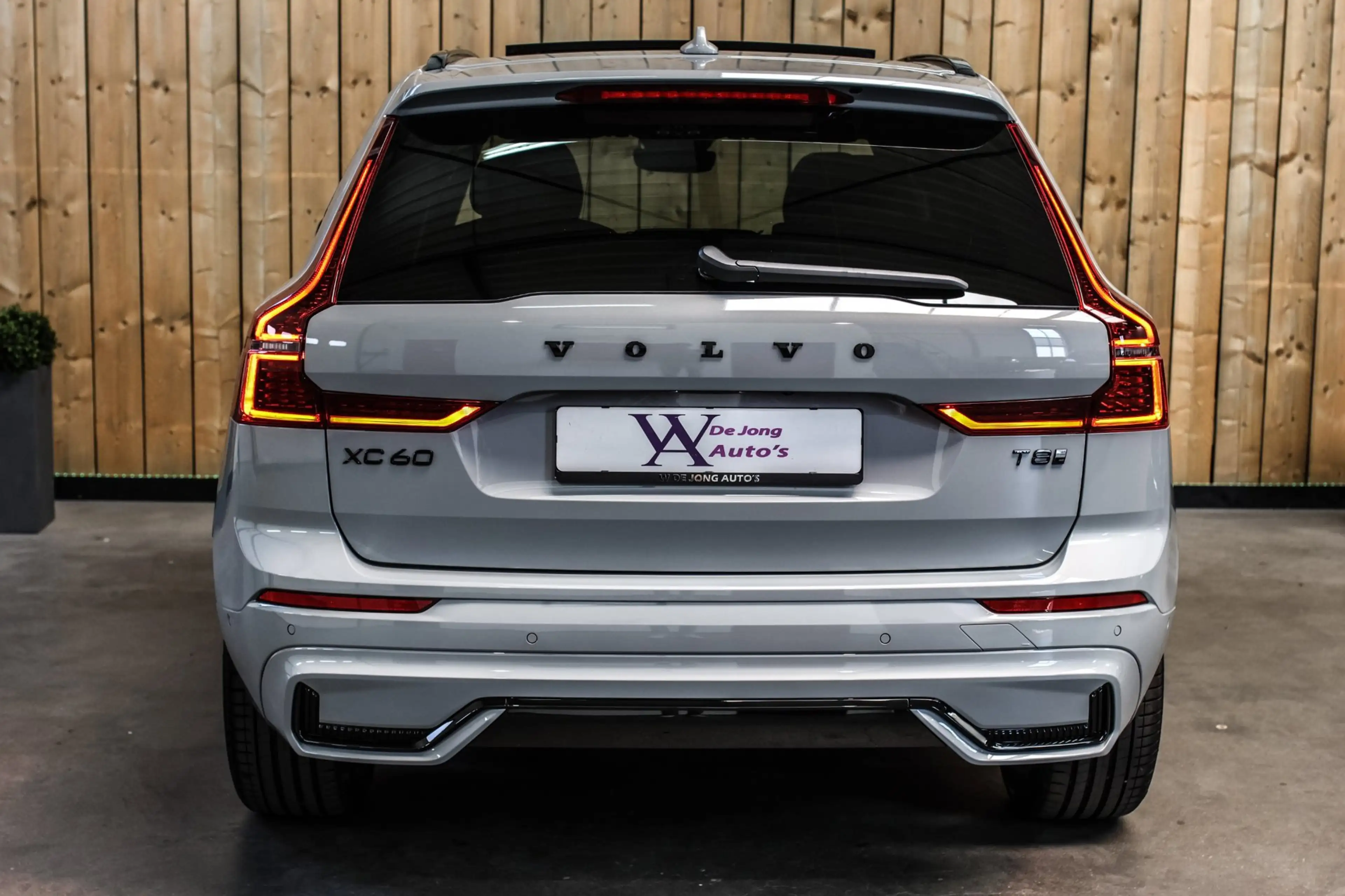 Volvo XC60 2.0 T8 Plug-in hybrid AWD Ultra Black Edition *B&W — photo 17