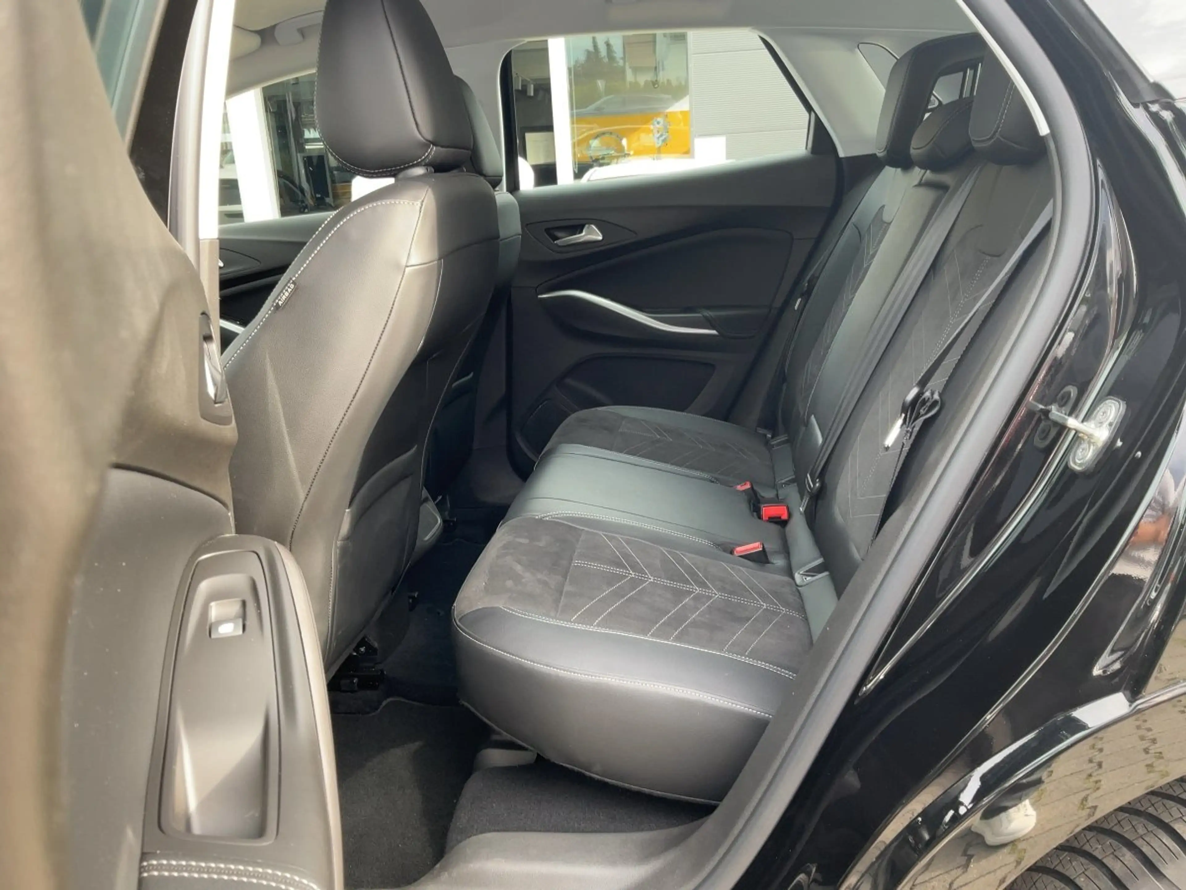 Opel Grandland 1.2 GS Line Alcantara+LED+Navi+SHZ+LM — photo 12