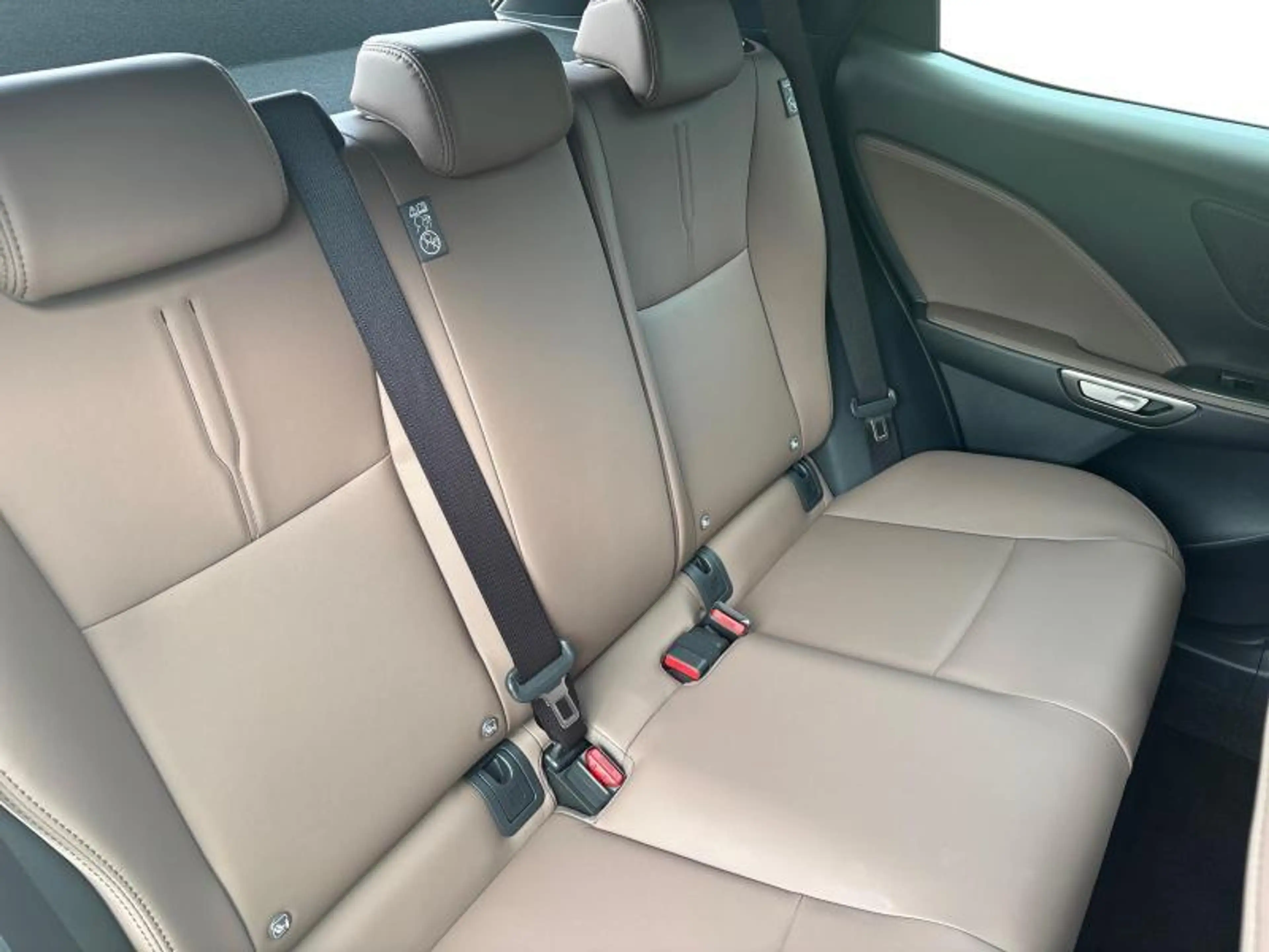 Lexus LBX Elegant + Executive Pack — photo 10