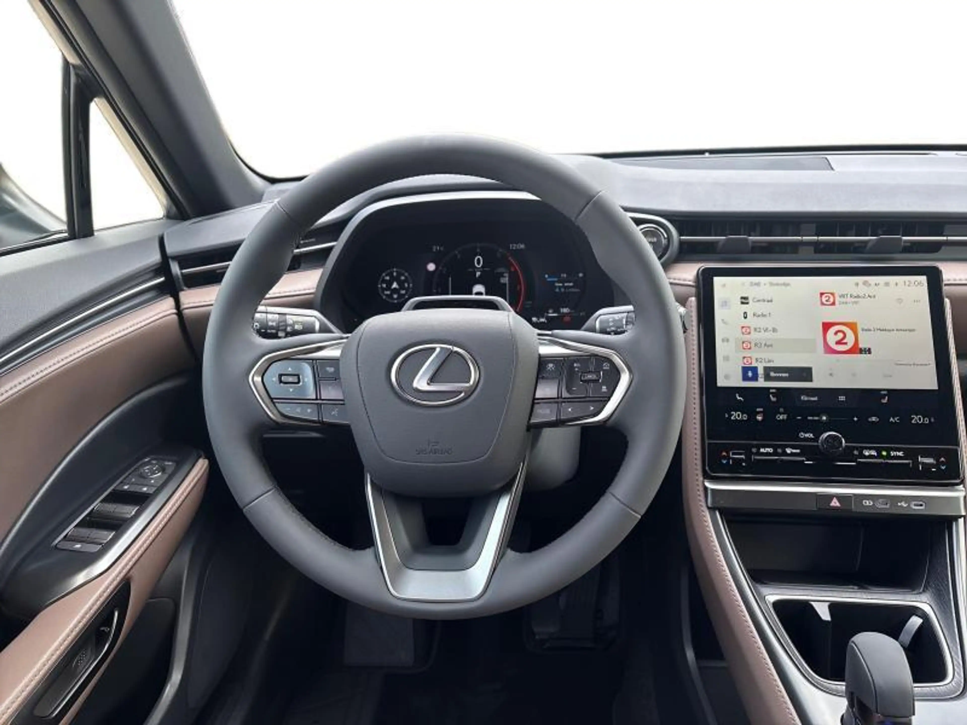 Lexus LBX Elegant + Executive Pack — photo 8