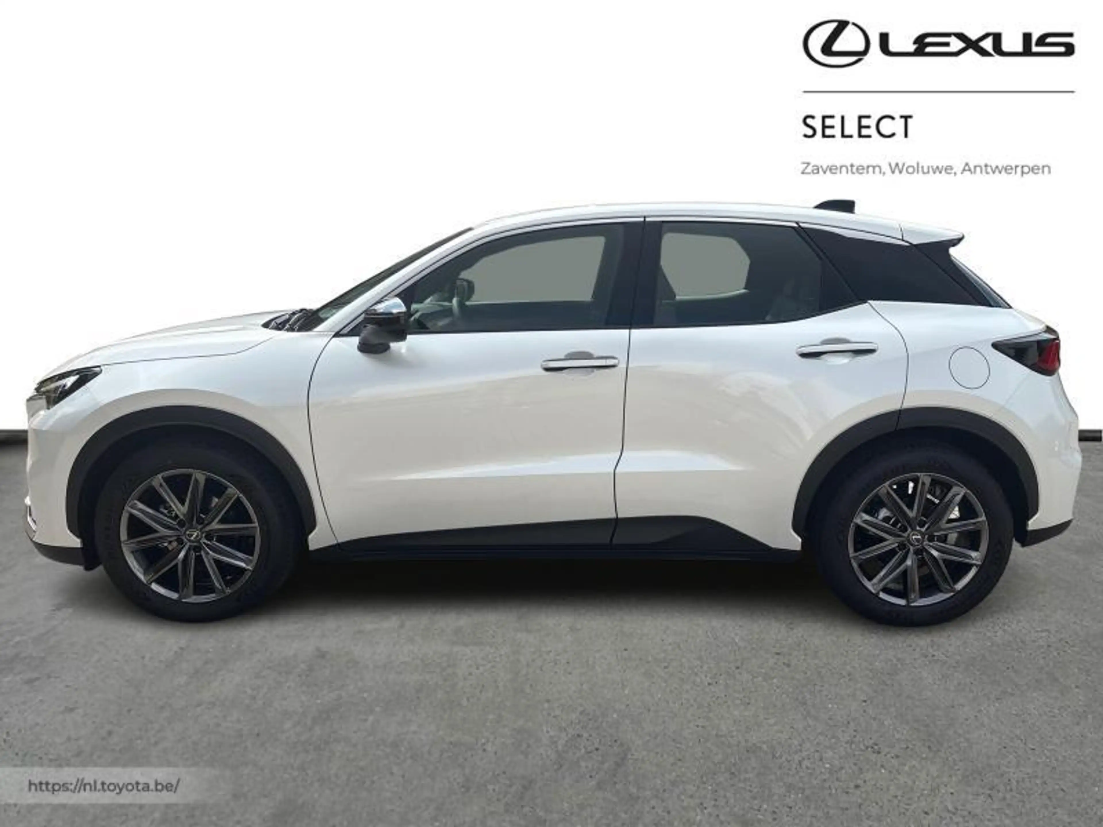 Lexus LBX Elegant + Executive Pack — photo 3