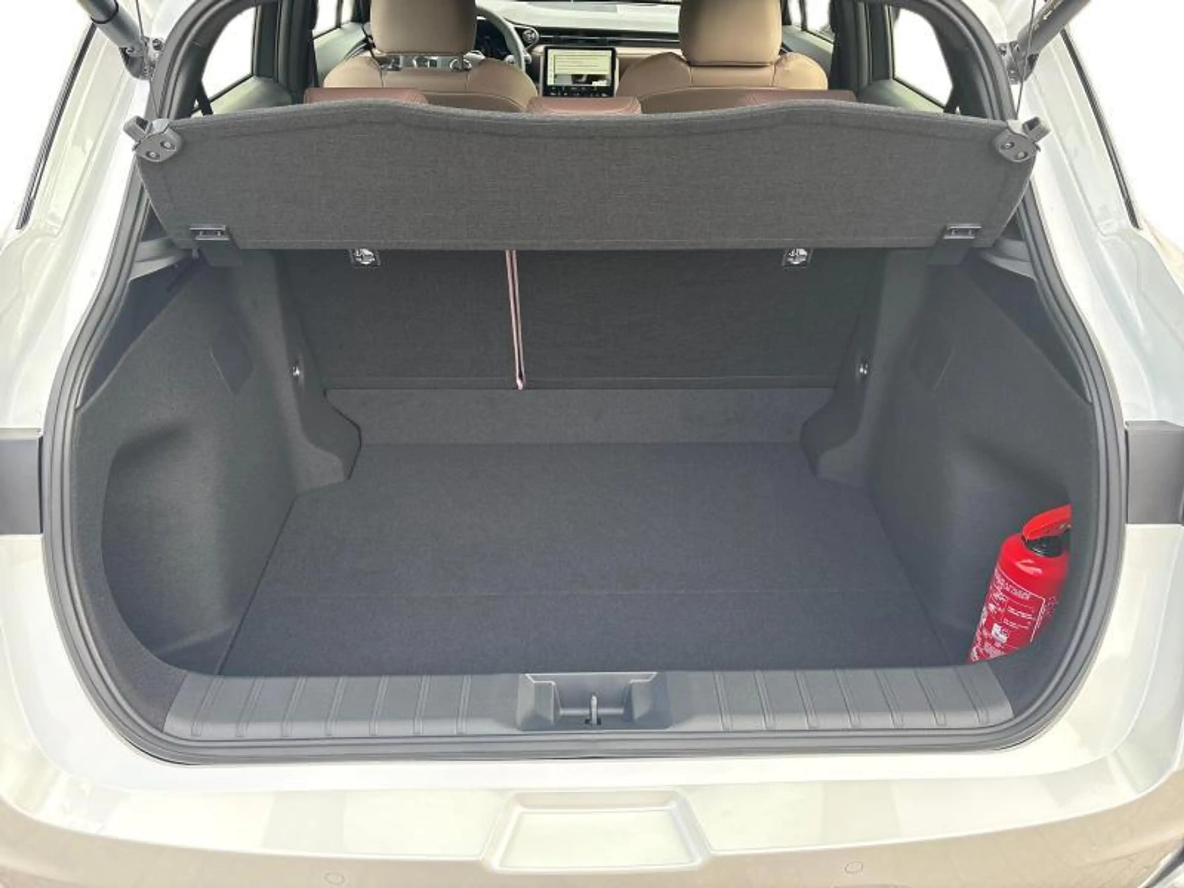 Lexus LBX Elegant + Executive Pack — photo 9