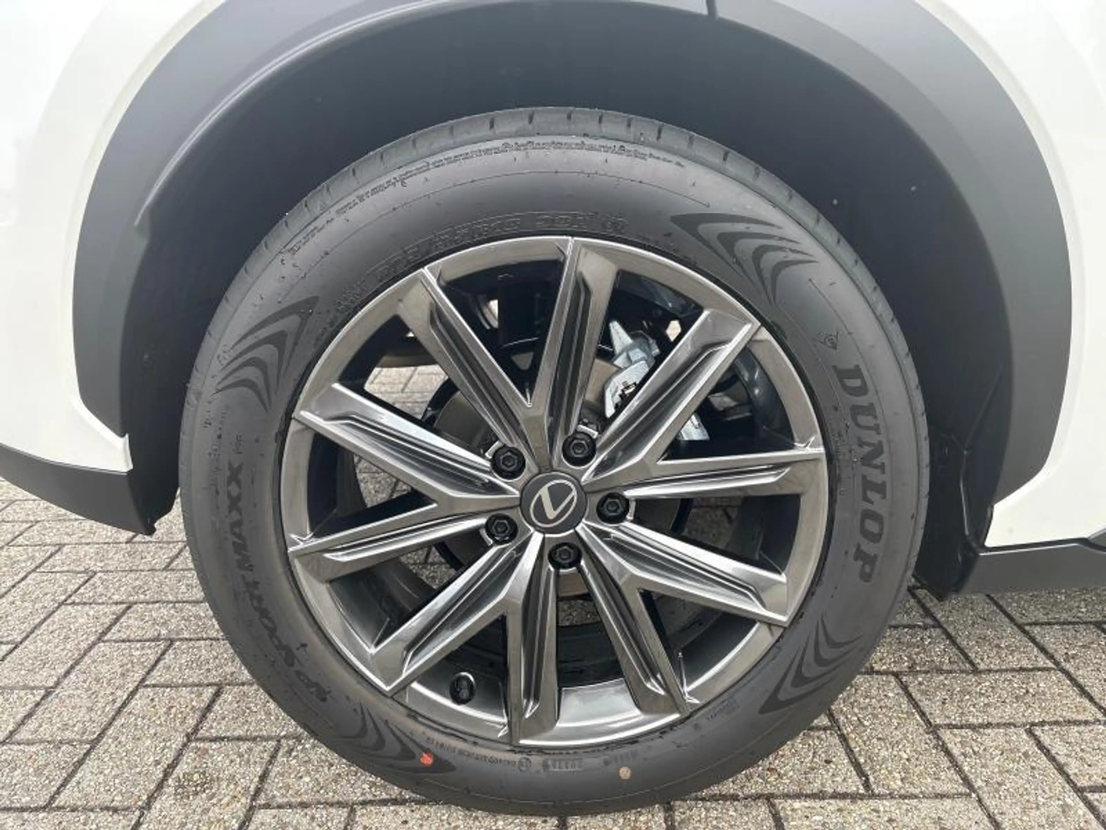 Lexus LBX Elegant + Executive Pack — photo 13