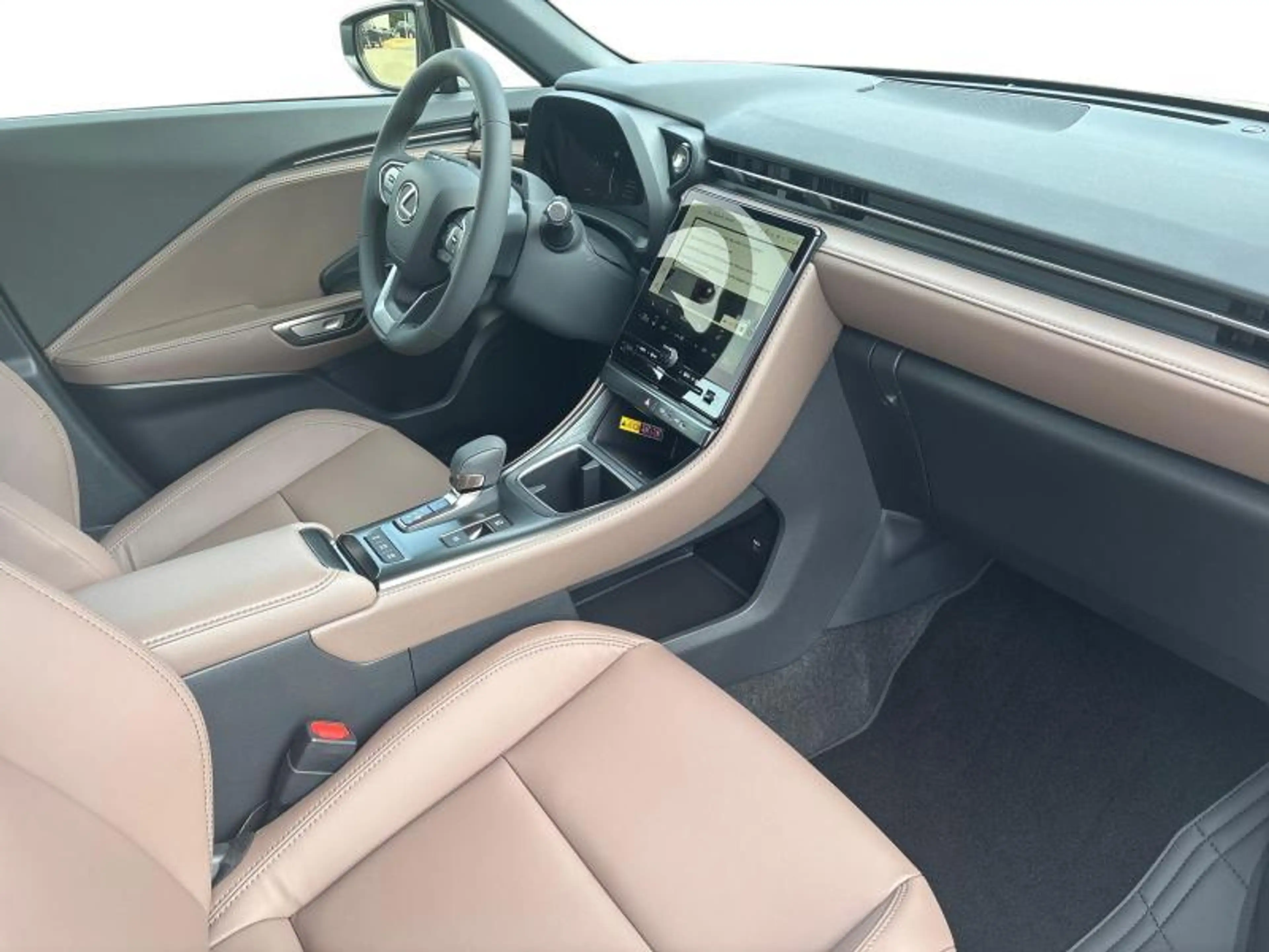 Lexus LBX Elegant + Executive Pack — photo 6