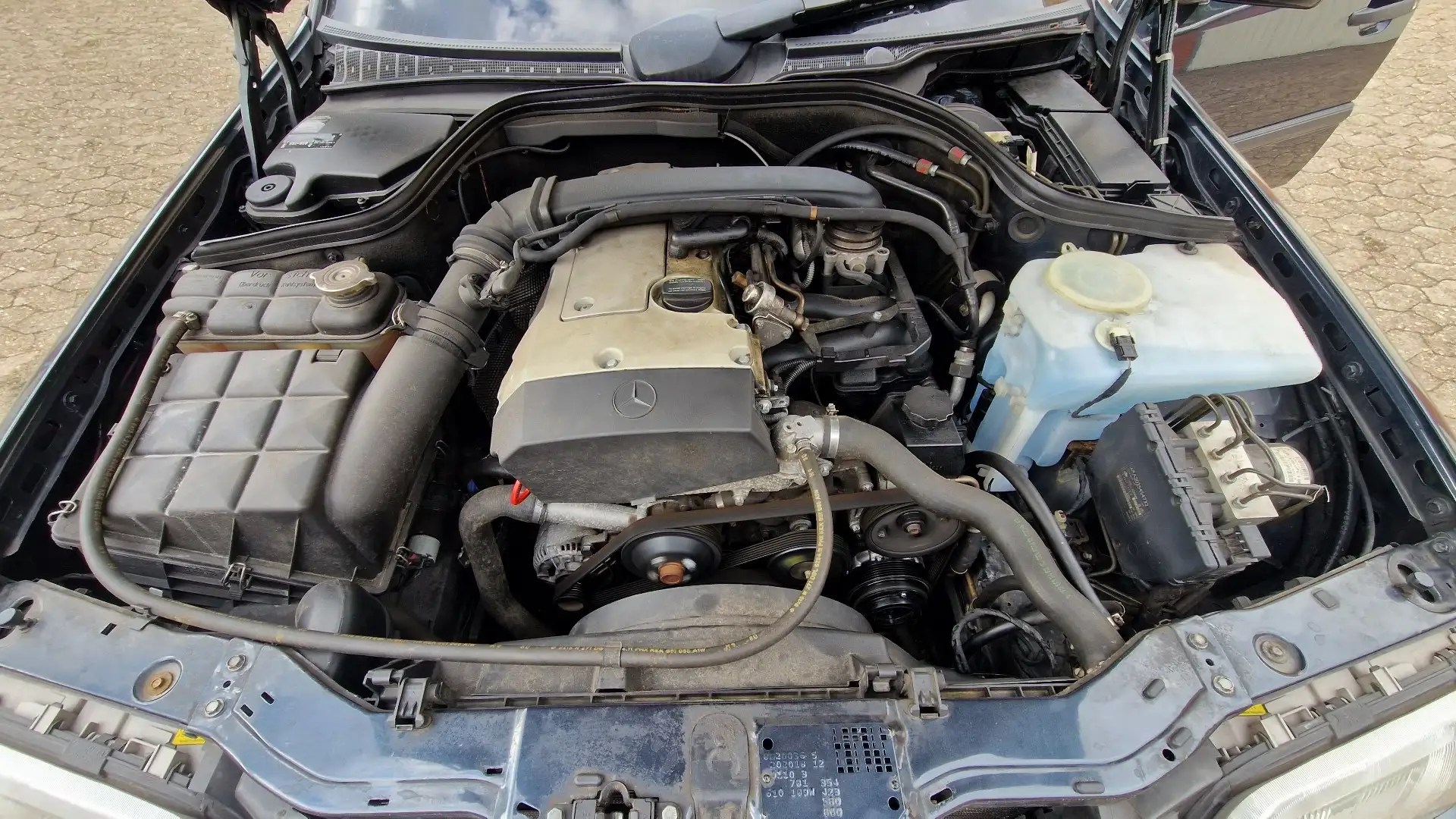 Mercedes-Benz 180 Esprit - 2