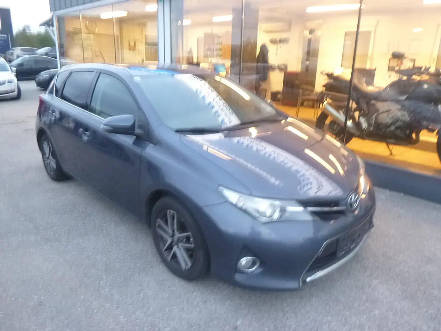 Toyota Auris 1,4 D-4D Feel! Blau - 2