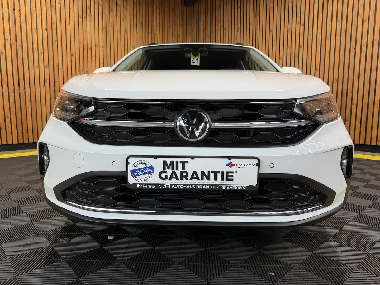 Volkswagen Taigo 1,0 TSI Life *Navi*Matrix*Virtual*Sitzhz* Weiß - 2