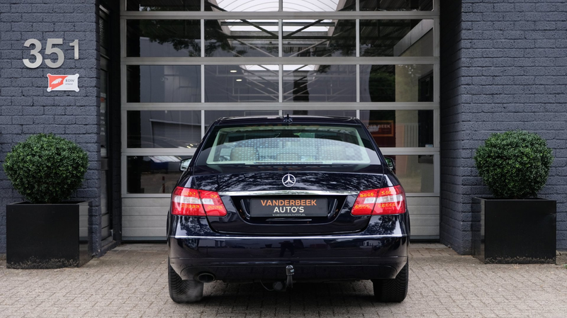 Mercedes-Benz E 200 CGI Business Class Elegance — photo 4