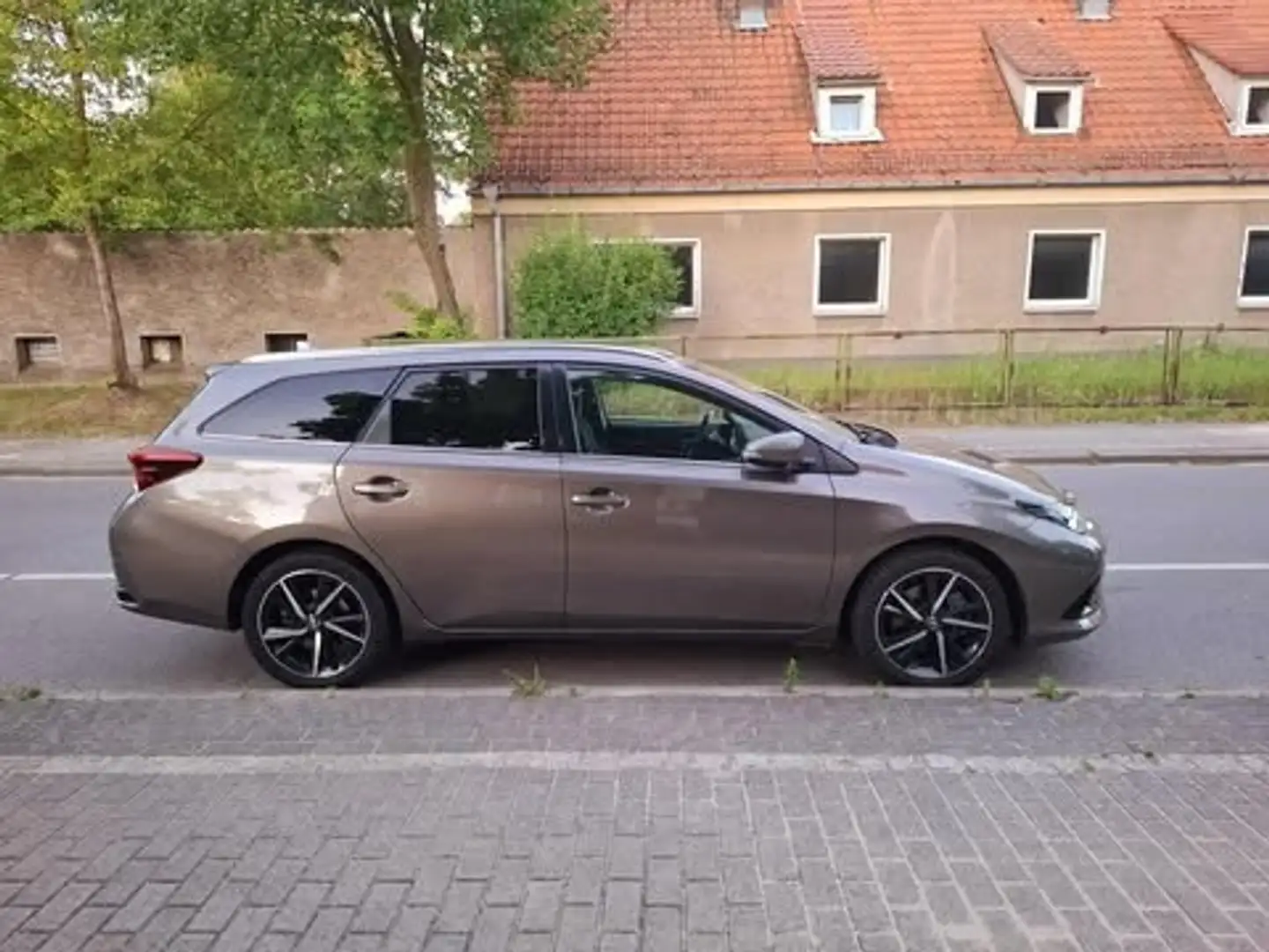 Toyota Auris Auris 1.8 VVT-i Hybrid Automatik 5 jahre Garantie - 1