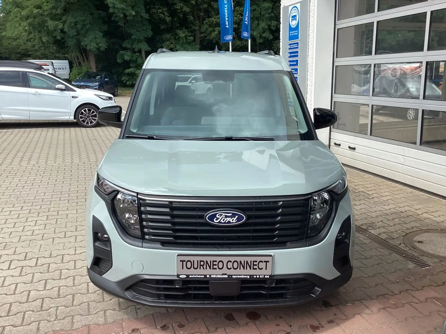 Ford Tourneo Courier Titanium Grau - 2