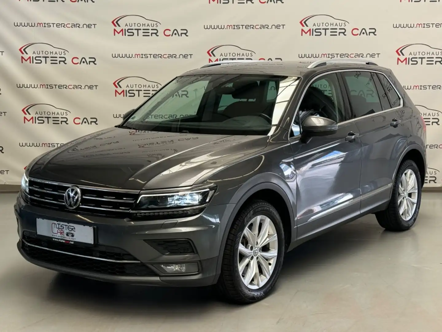 Volkswagen Tiguan Highline 4M ACC/AHK/KAM/LED/MASSAGE/HUD Grijs - 1