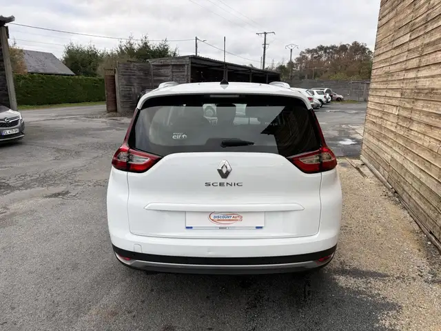 Renault Grand Scenic view 4