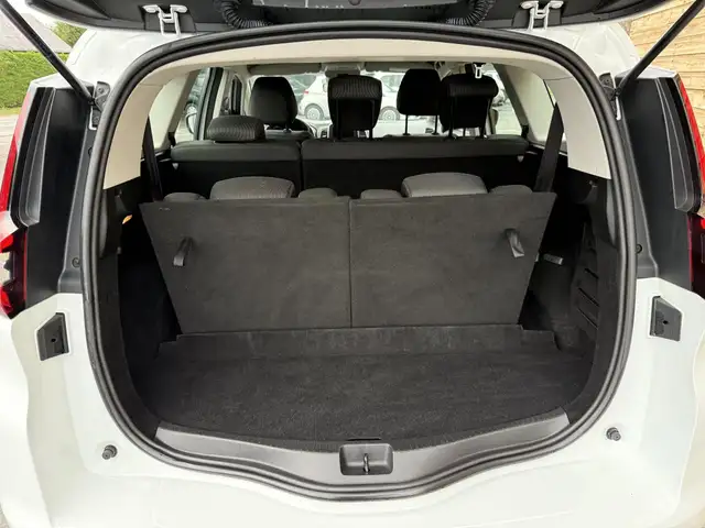 Renault Grand Scenic view 5