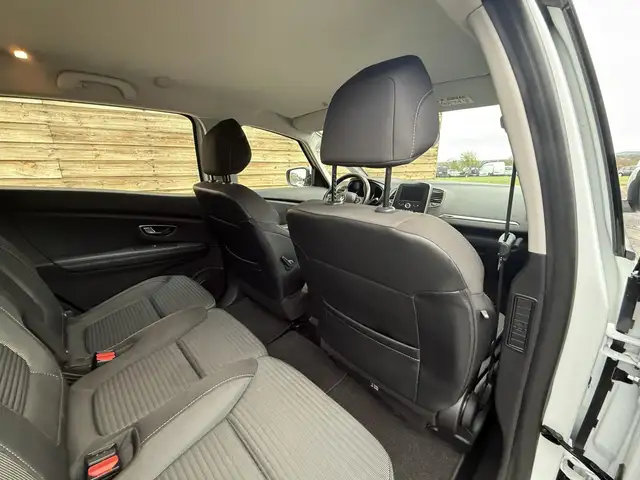 Renault Grand Scenic view 12