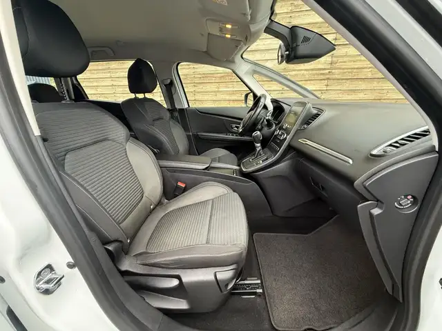 Renault Grand Scenic view 14