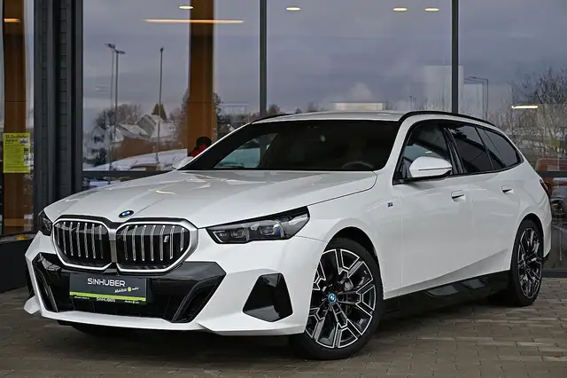 BMW i5 Touring eDrive40 81,2kWh ACC, adapt. LED, Drivi...