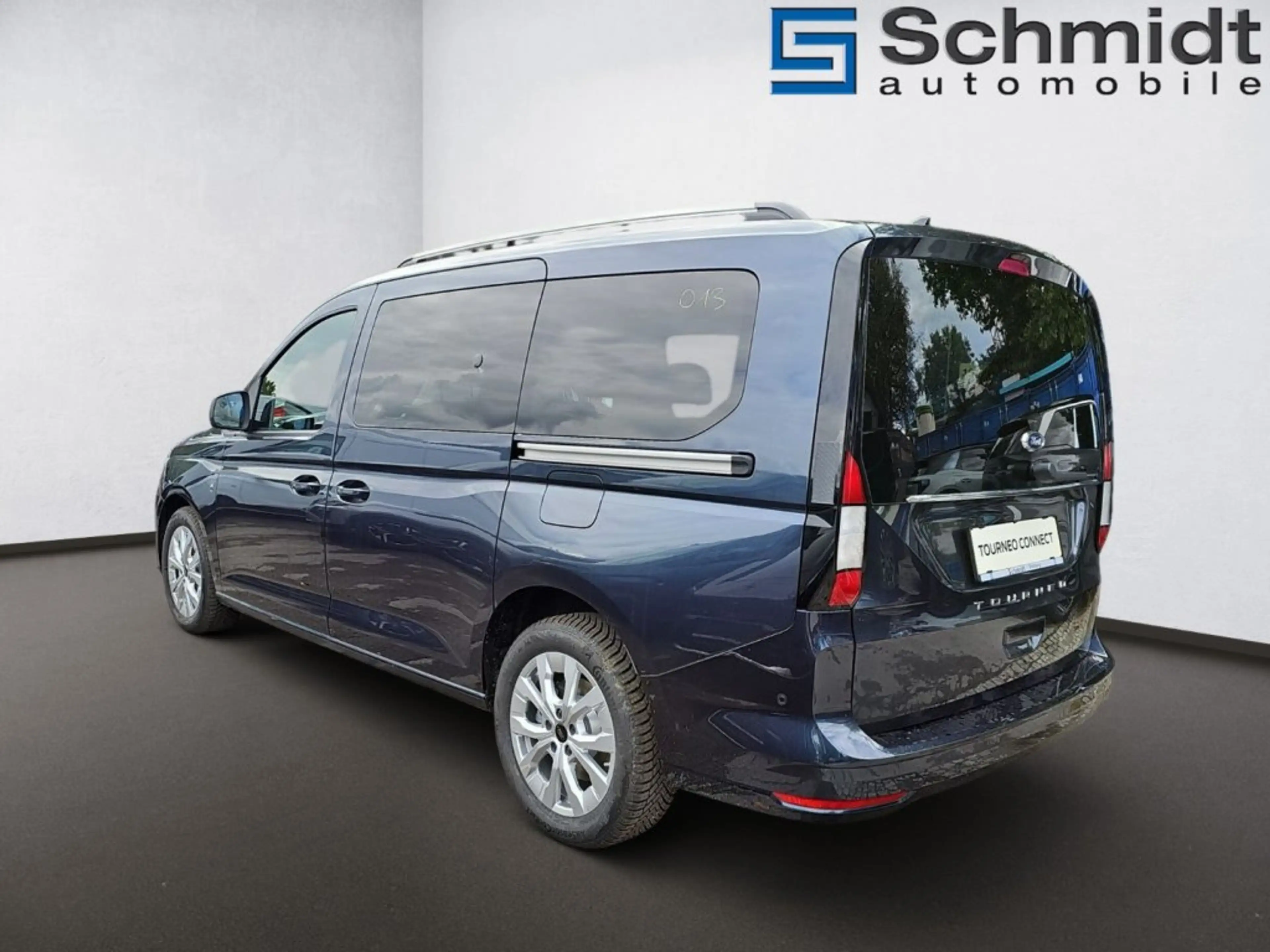 Ford Grand Tourneo Connect Titanium 2,0L Eblue 122PS A FWD — photo 3