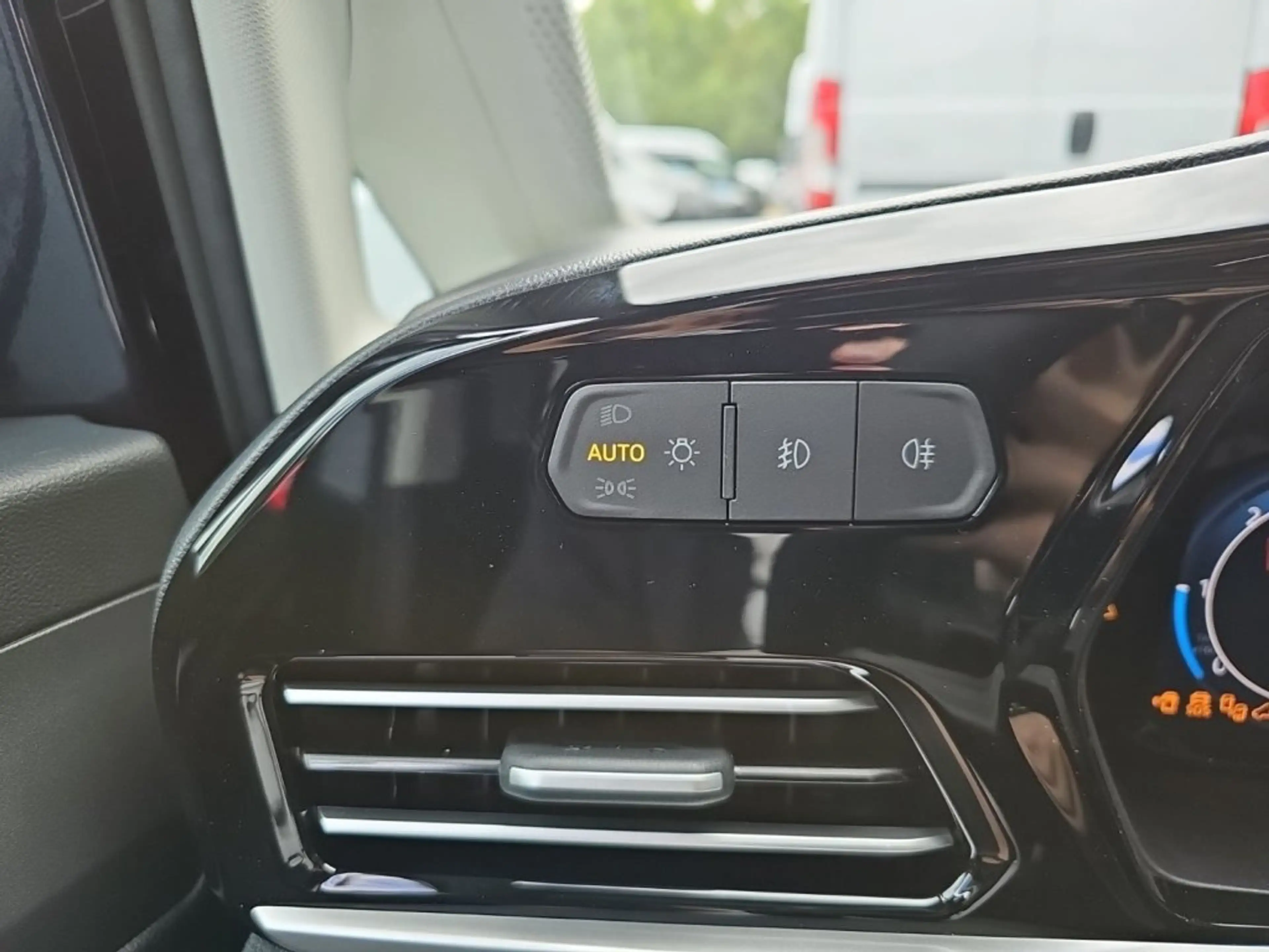 Ford Grand Tourneo Connect Titanium 2,0L Eblue 122PS A FWD — photo 15