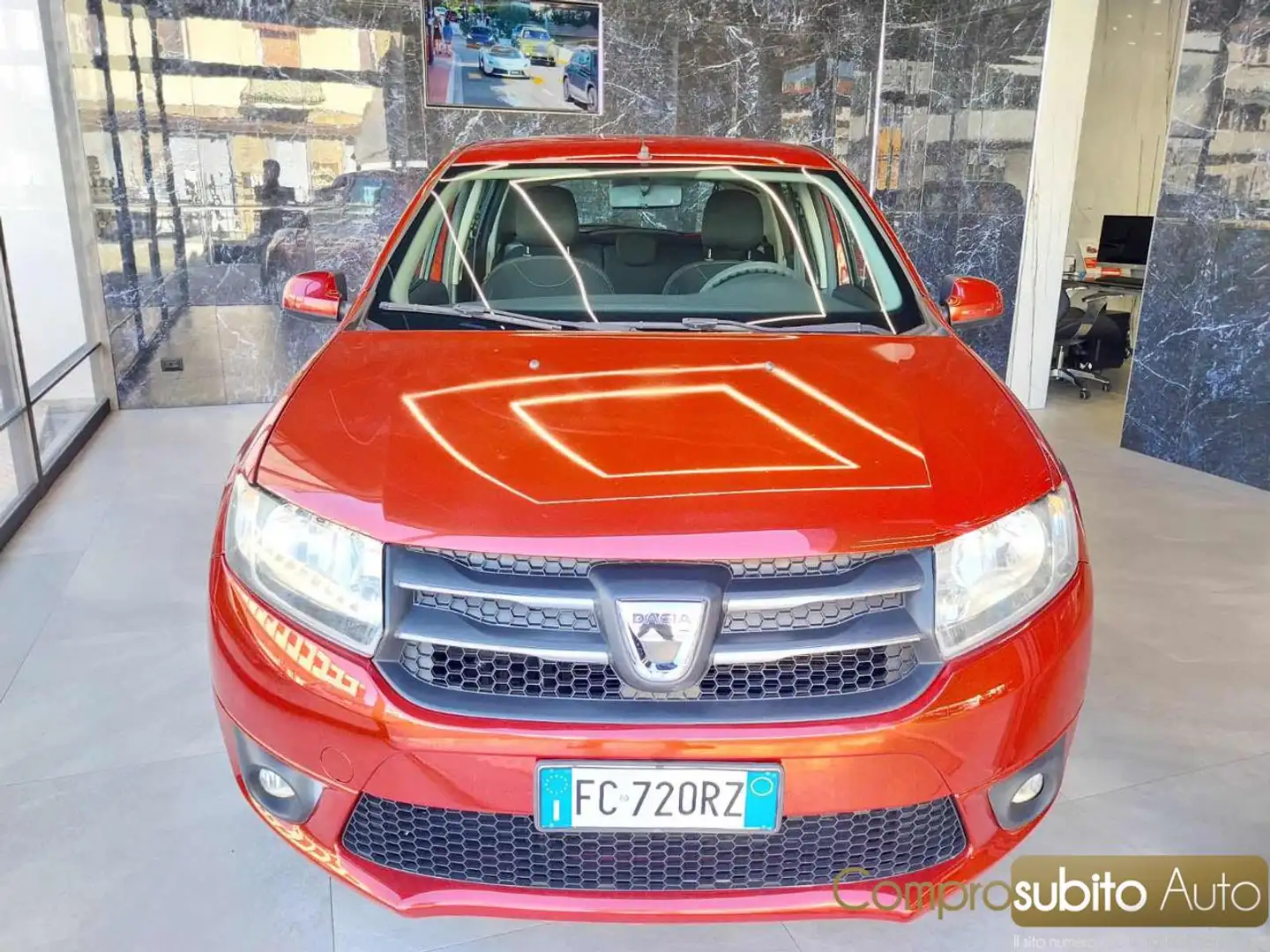 Dacia Sandero 1.2 75CV Serie Speciale Lauréate Family Rosso - 1