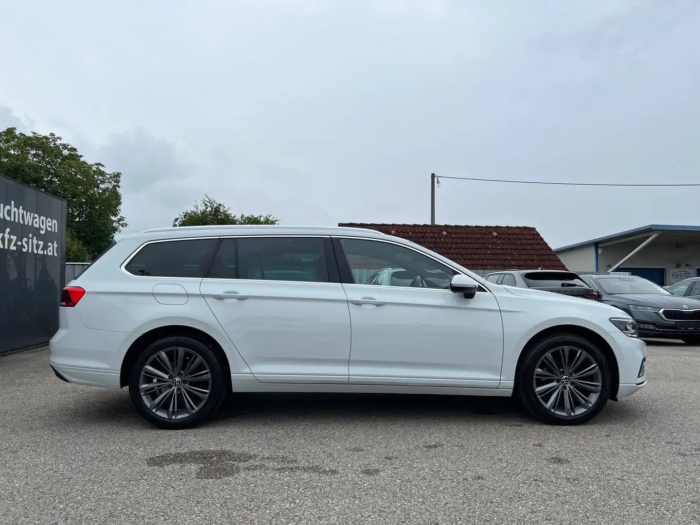 Volkswagen Passat Variant 2.0 TDI SCR Business DSG Weiß - 2