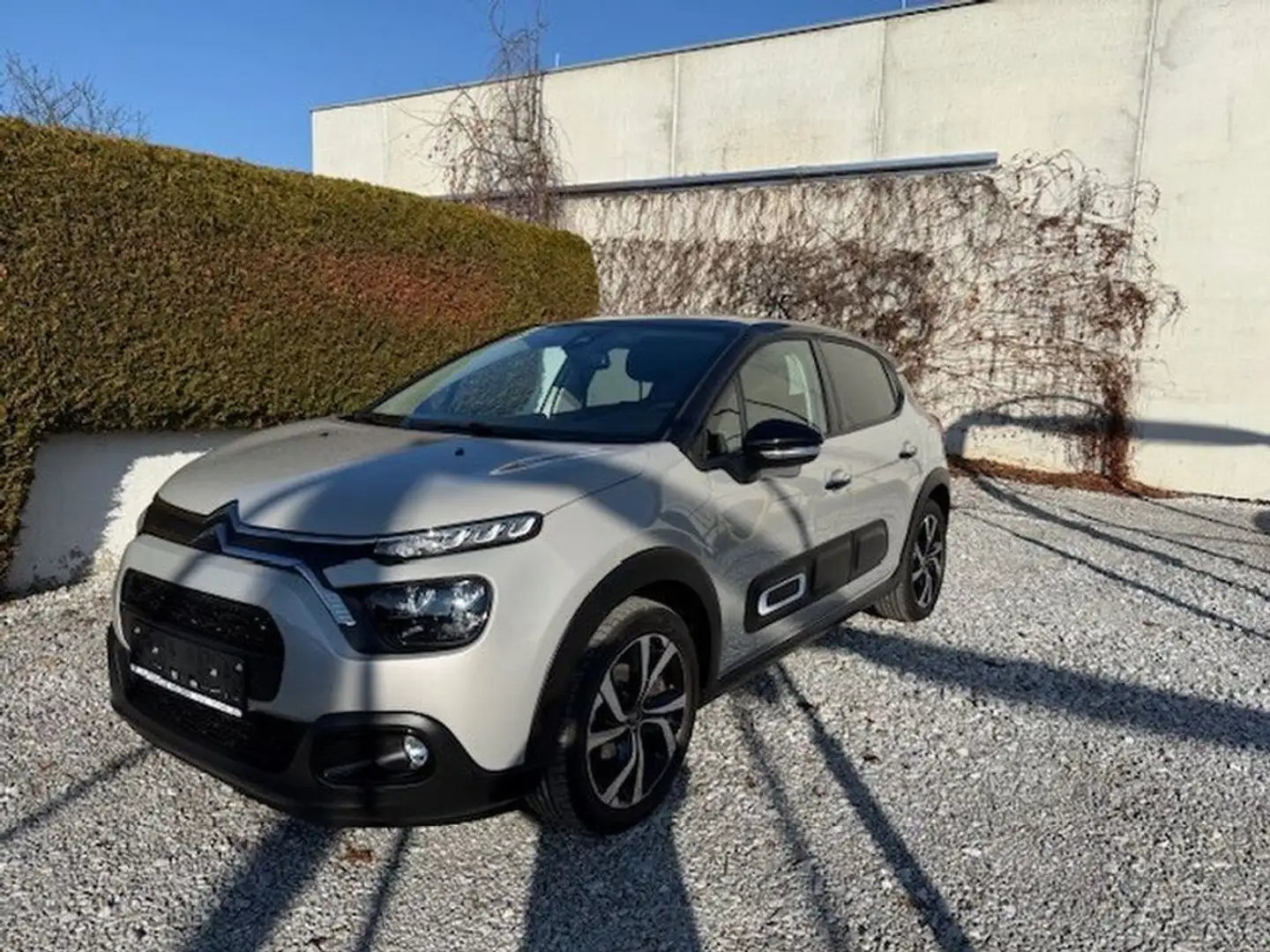 Citroen C3 Shine Pure Tech Grau - 2