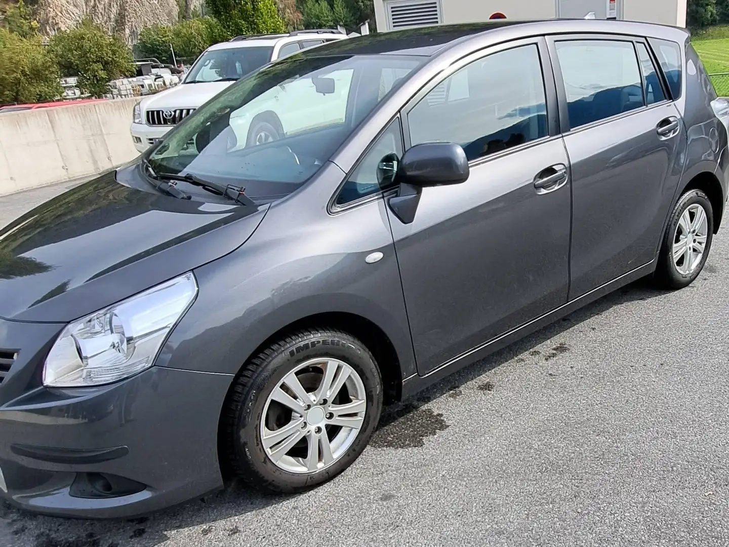 Toyota Verso Verso 2,0 D-4D 125 Comfort DPF Comfort Grau - 2