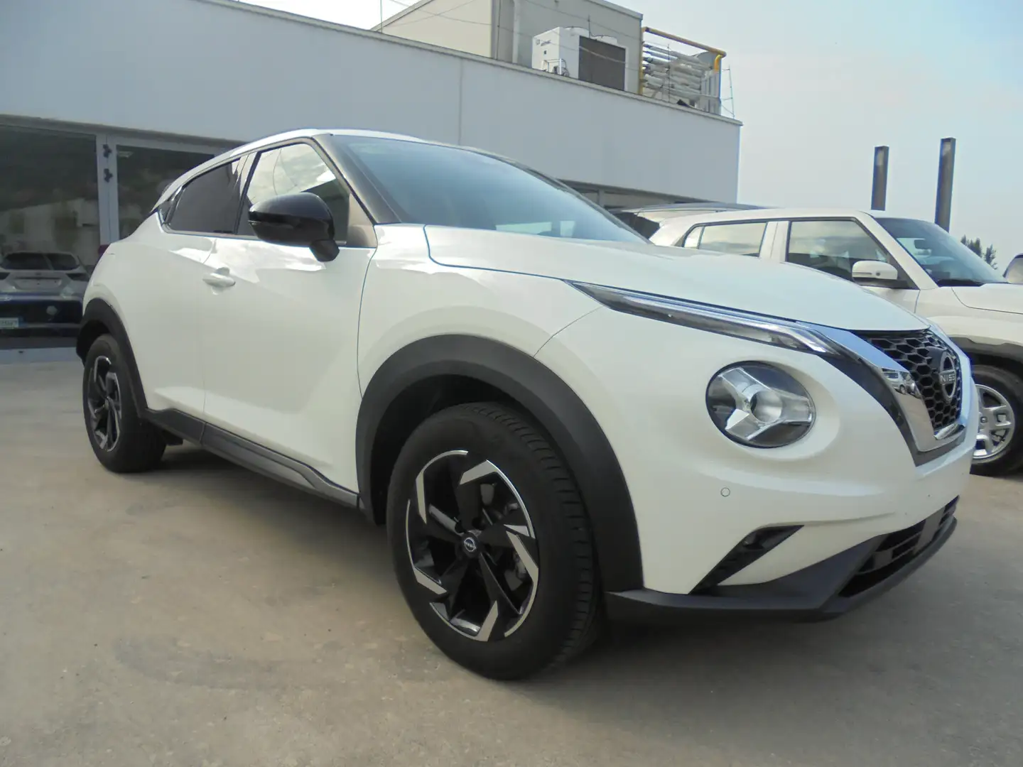 Nissan Juke 1.0 dig-t N-Connecta 114cv Blanc - 1