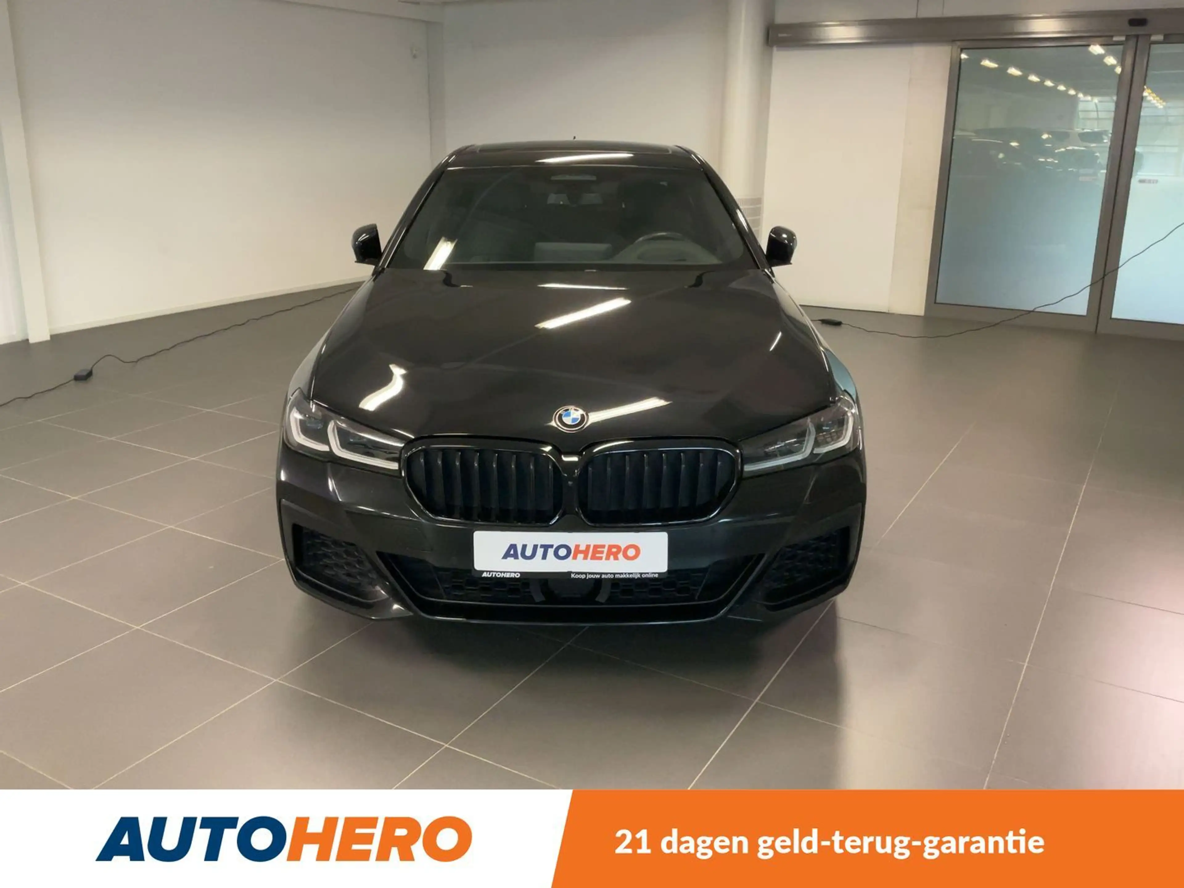 BMW 545 545e xDrive M Sport — photo 9