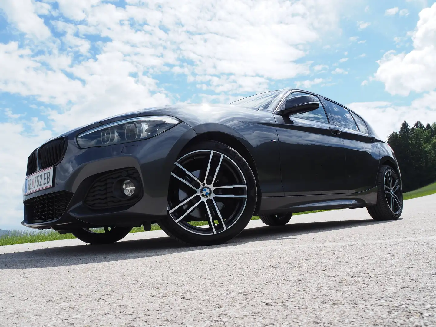 BMW 120 120d M Sport Aut. M Sport Grau - 1