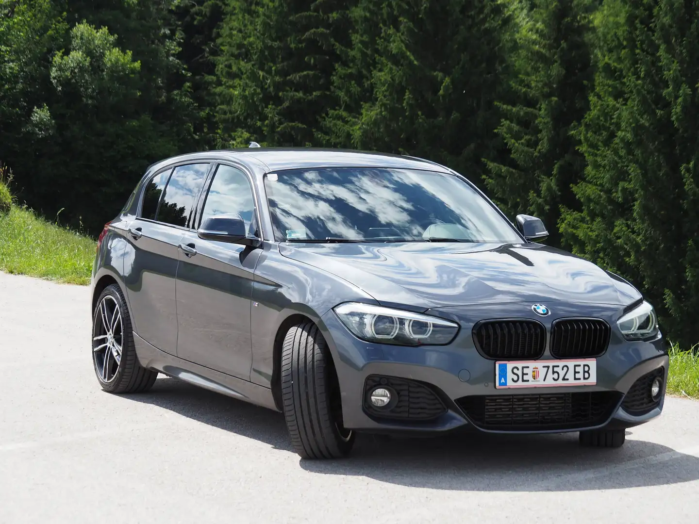 BMW 120 120d M Sport Aut. M Sport Grau - 1