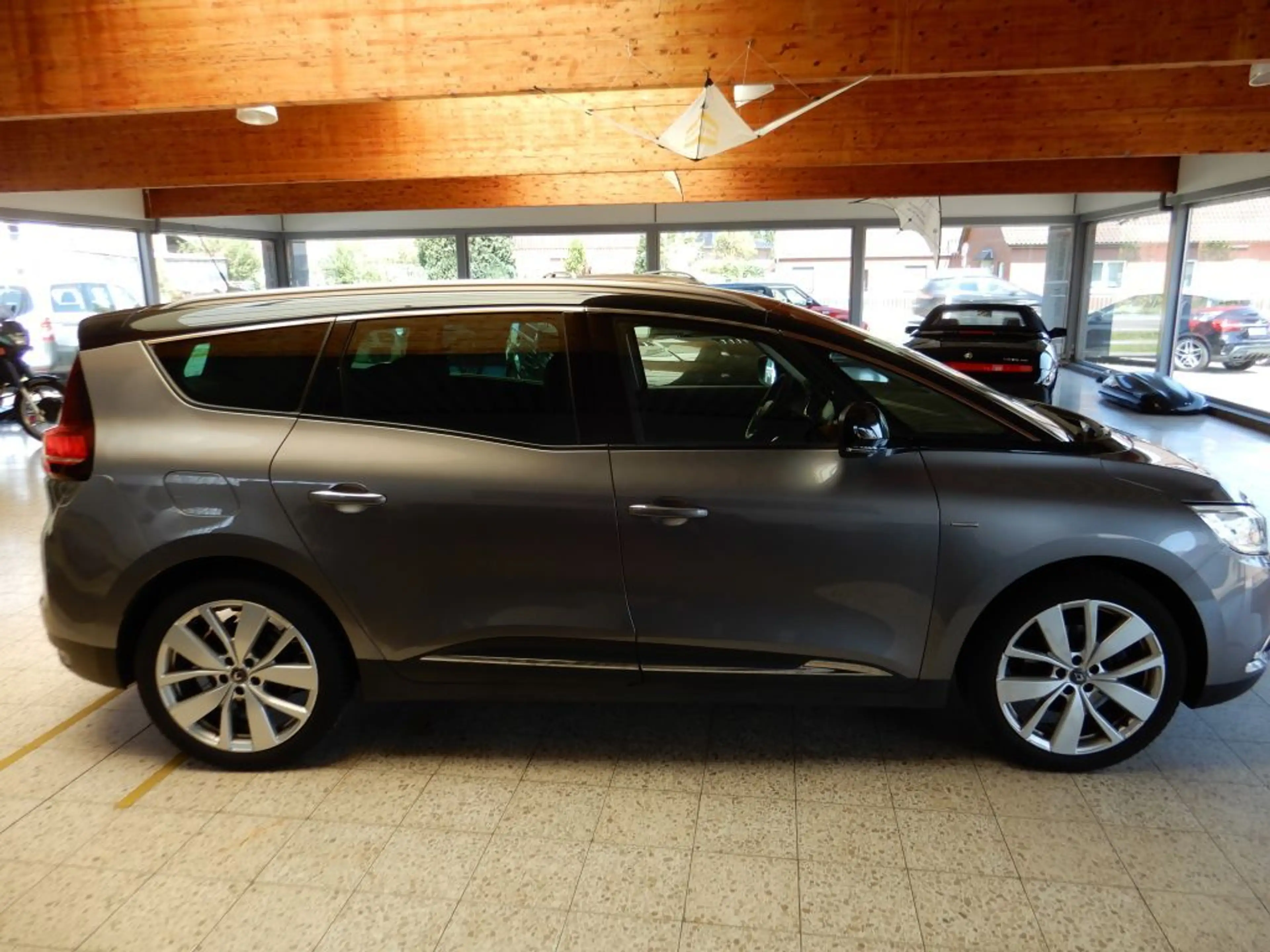 Renault Grand Scenic TCe 160 EDC Deluxe- LIMITED, 7-Sitz — photo 4