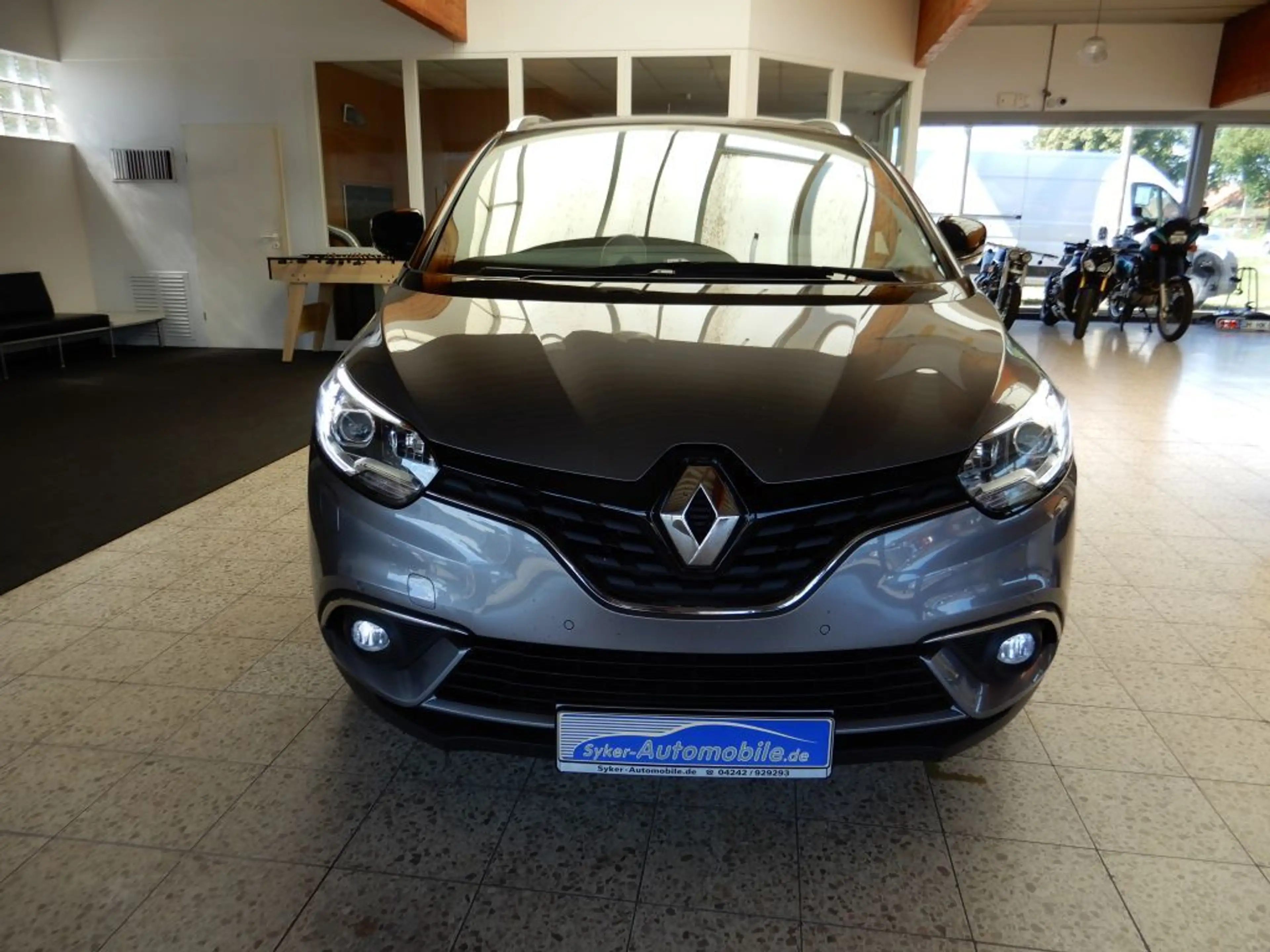 Renault Grand Scenic TCe 160 EDC Deluxe- LIMITED, 7-Sitz — photo 2