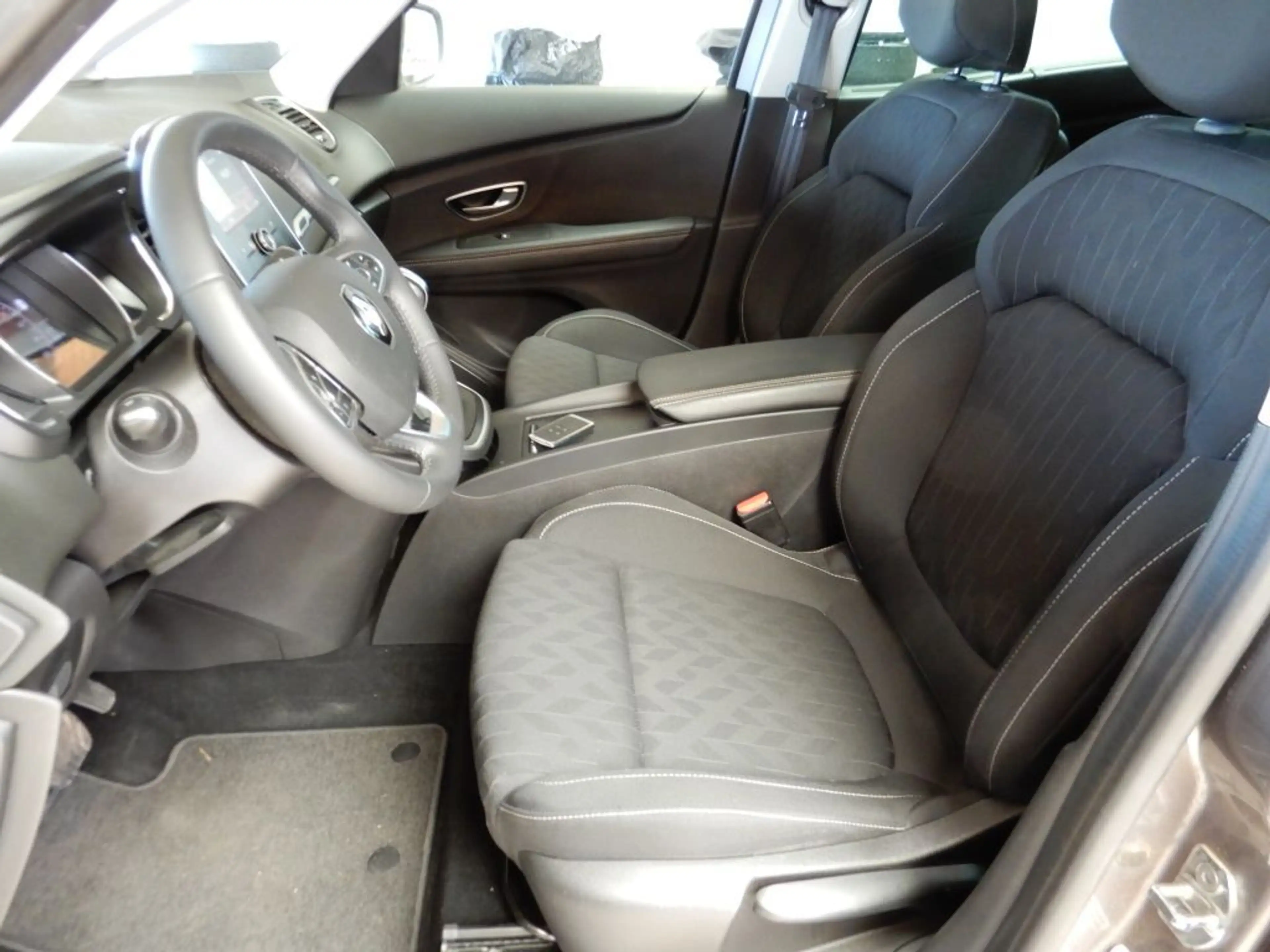 Renault Grand Scenic TCe 160 EDC Deluxe- LIMITED, 7-Sitz — photo 10