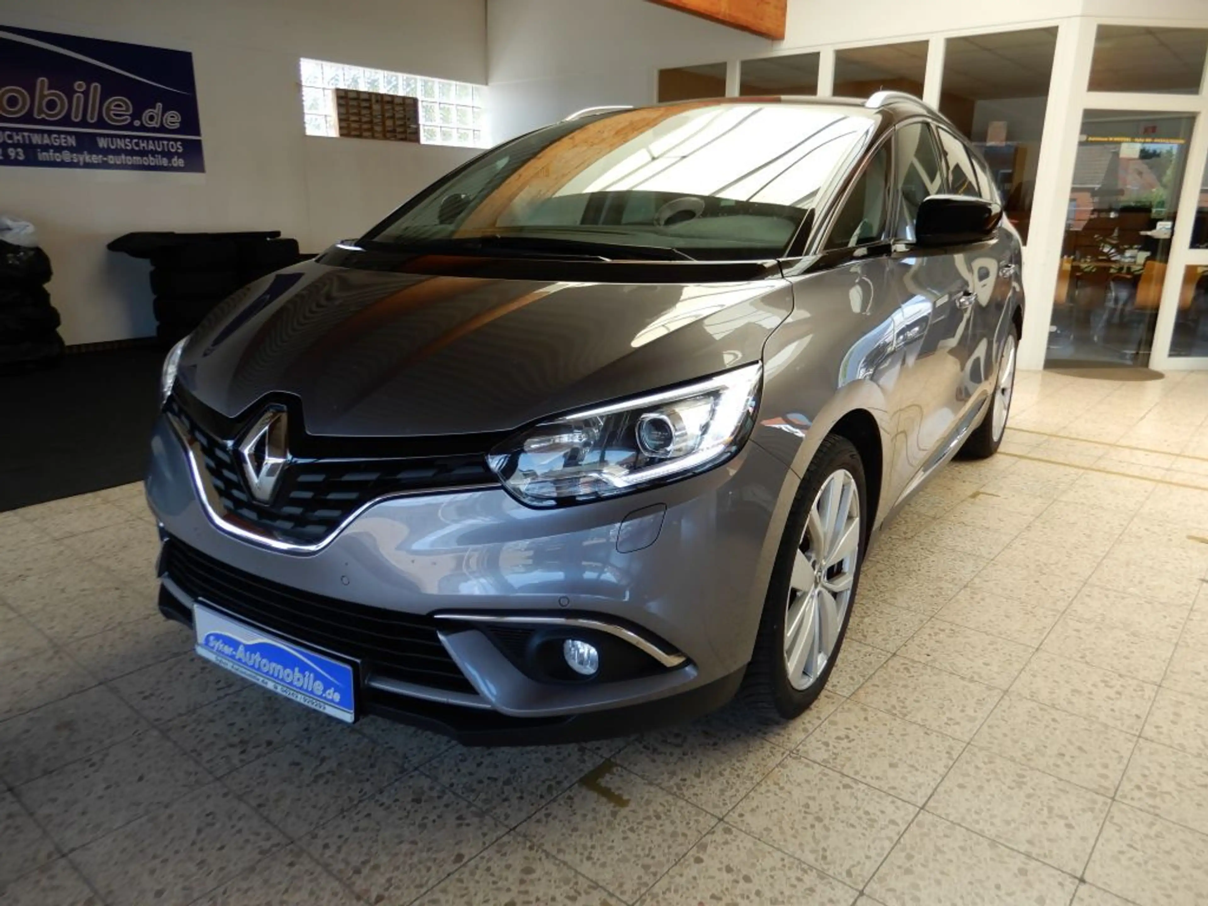 Renault Grand Scenic TCe 160 EDC Deluxe- LIMITED, 7-Sitz — photo 3