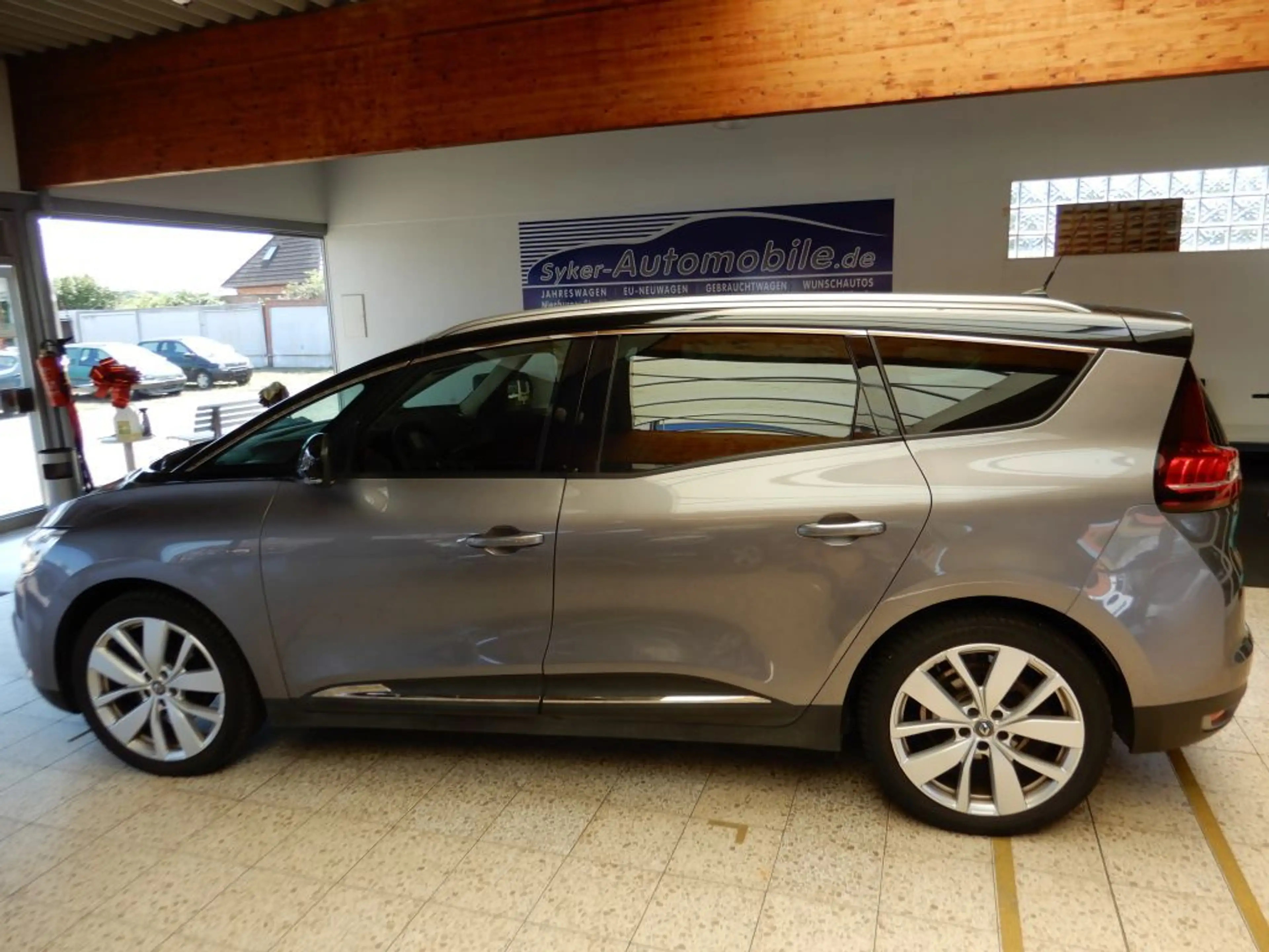 Renault Grand Scenic TCe 160 EDC Deluxe- LIMITED, 7-Sitz — photo 9