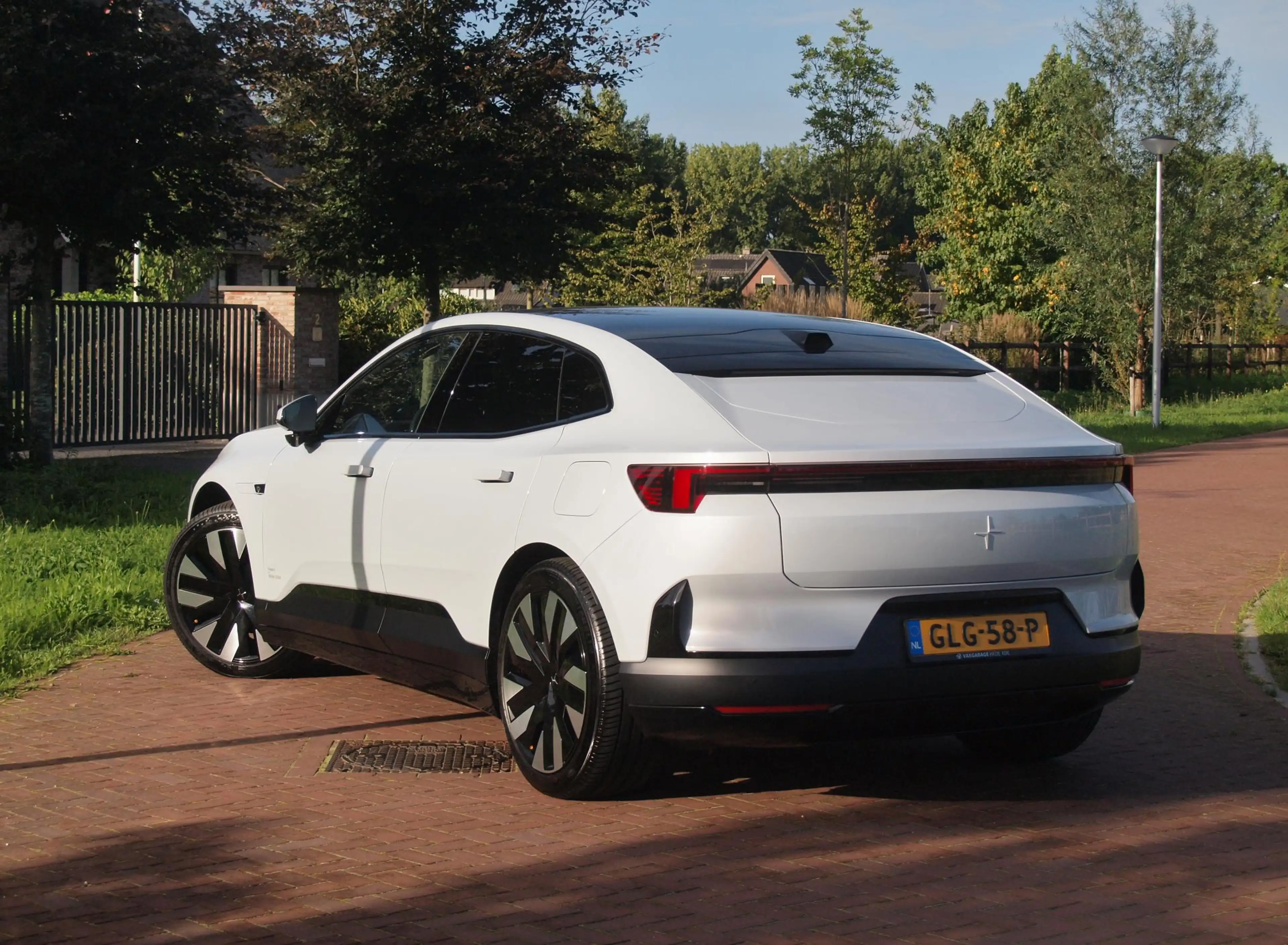 Polestar 4 Long Range Single motor 100 kWh | NL-Auto | Panora — photo 2