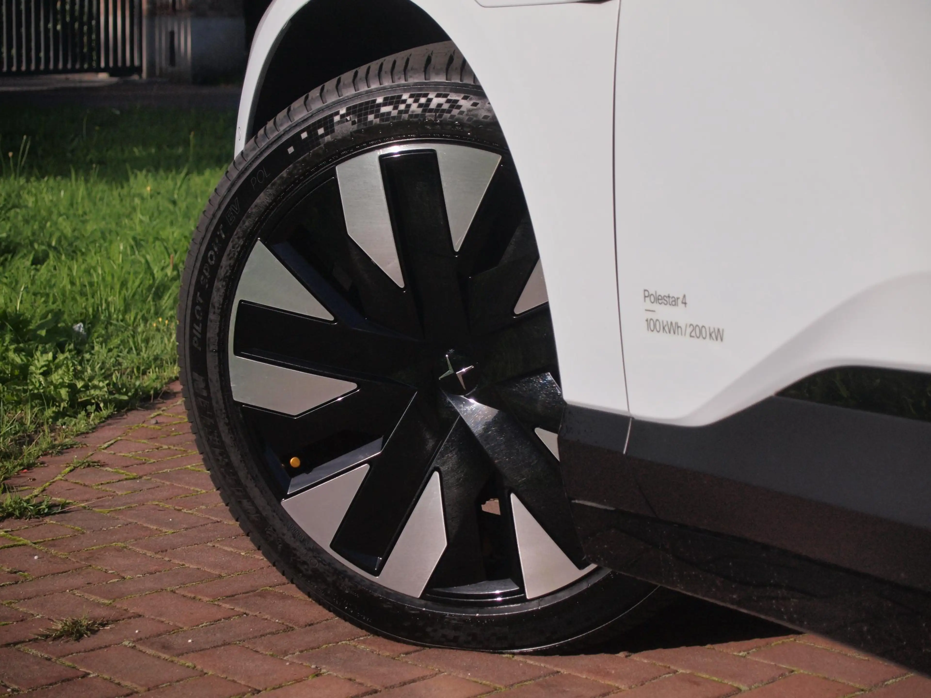 Polestar 4 Long Range Single motor 100 kWh | NL-Auto | Panora — photo 12