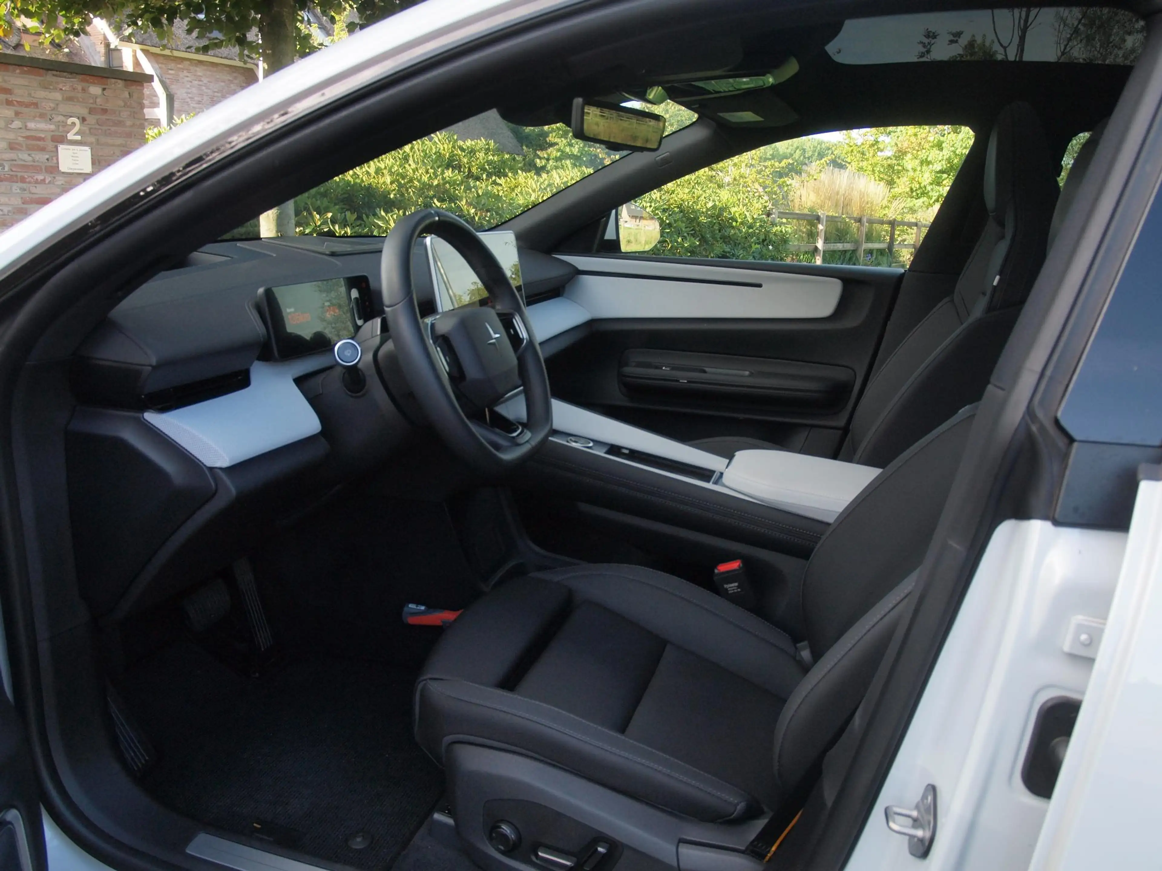 Polestar 4 Long Range Single motor 100 kWh | NL-Auto | Panora — photo 3