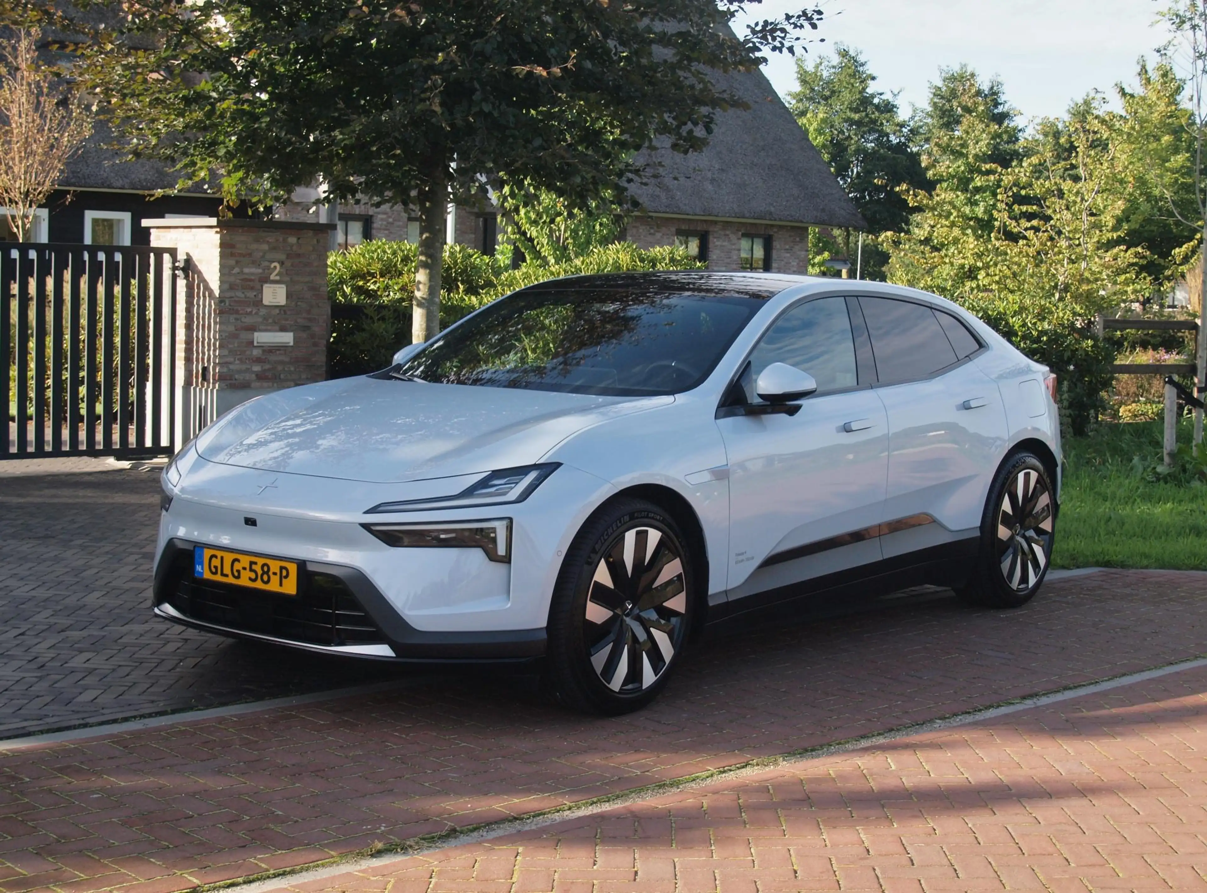 Polestar 4 Long Range Single motor 100 kWh | NL-Auto | Panora — photo 6