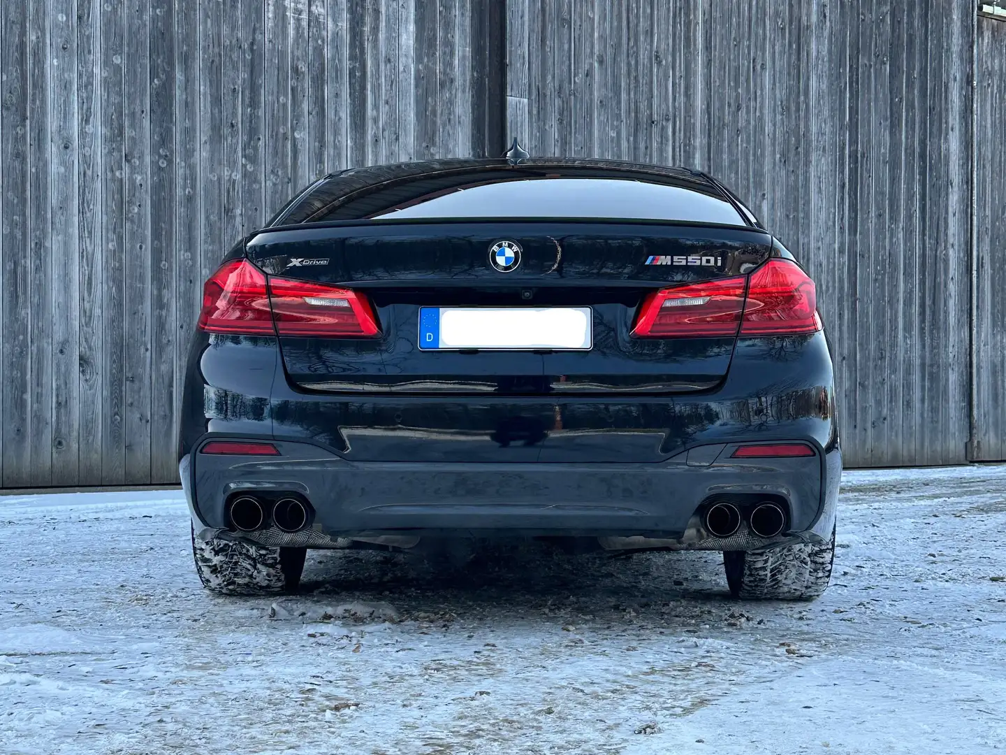 BMW 550 5er M550i xDrive Aut. Fekete - 2
