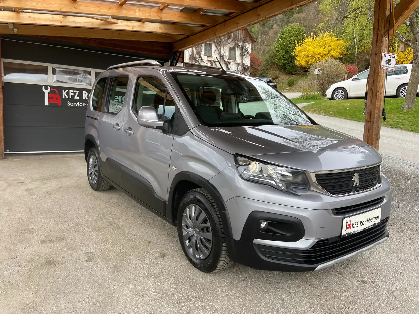 Peugeot Rifter 1,5 BlueHDI 130 PS AHV LED APP MULTI SHZ Grau - 1