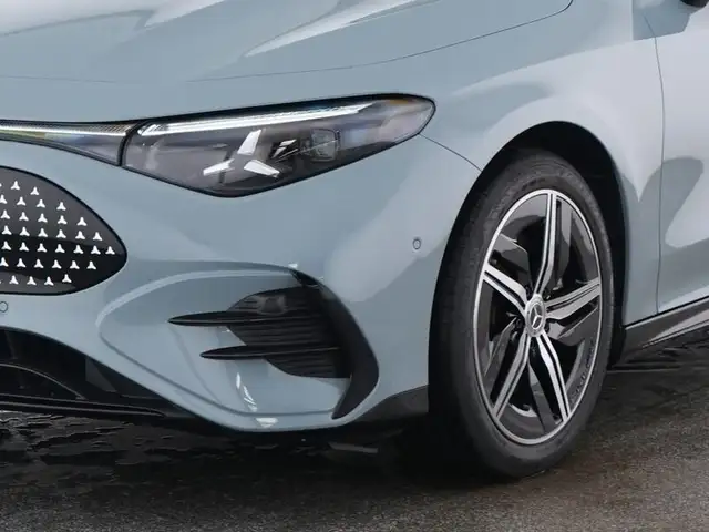 Mercedes-Benz Cla view 3
