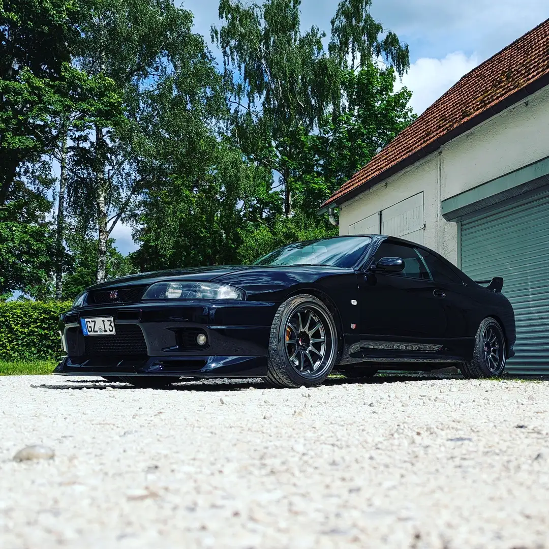 Nissan Skyline R33 GTR - 1