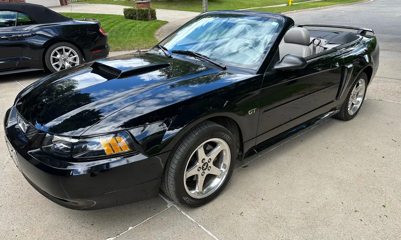 Ford Mustang photo Ford Mustang