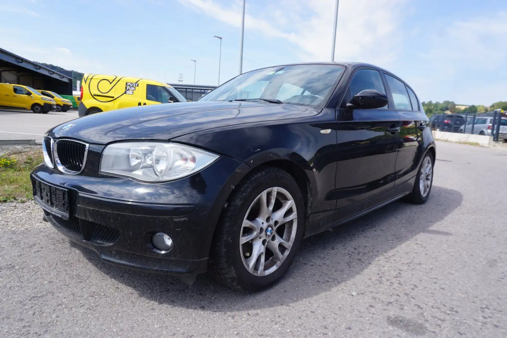 BMW 118 i Schwarz - 2