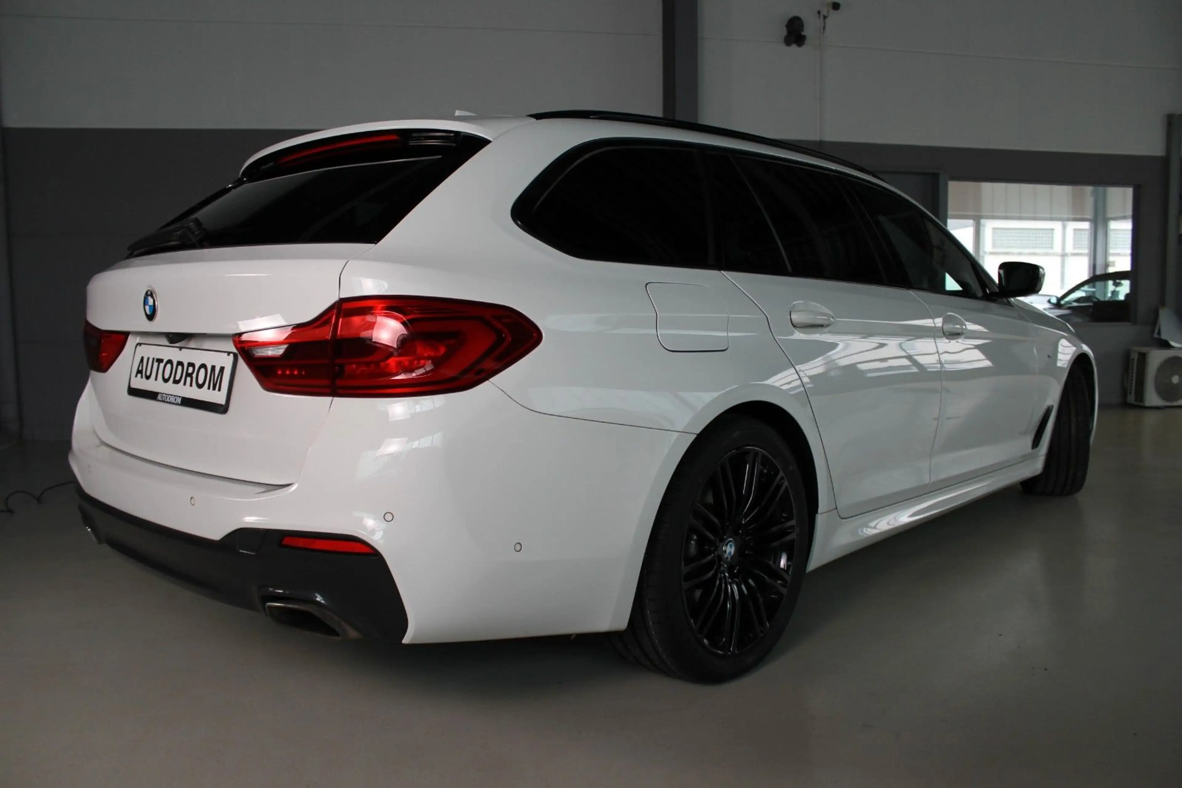 BMW 540 d T xDrive M-Sport 360°/H&K/LHZ/Sitzlüftung — photo 6