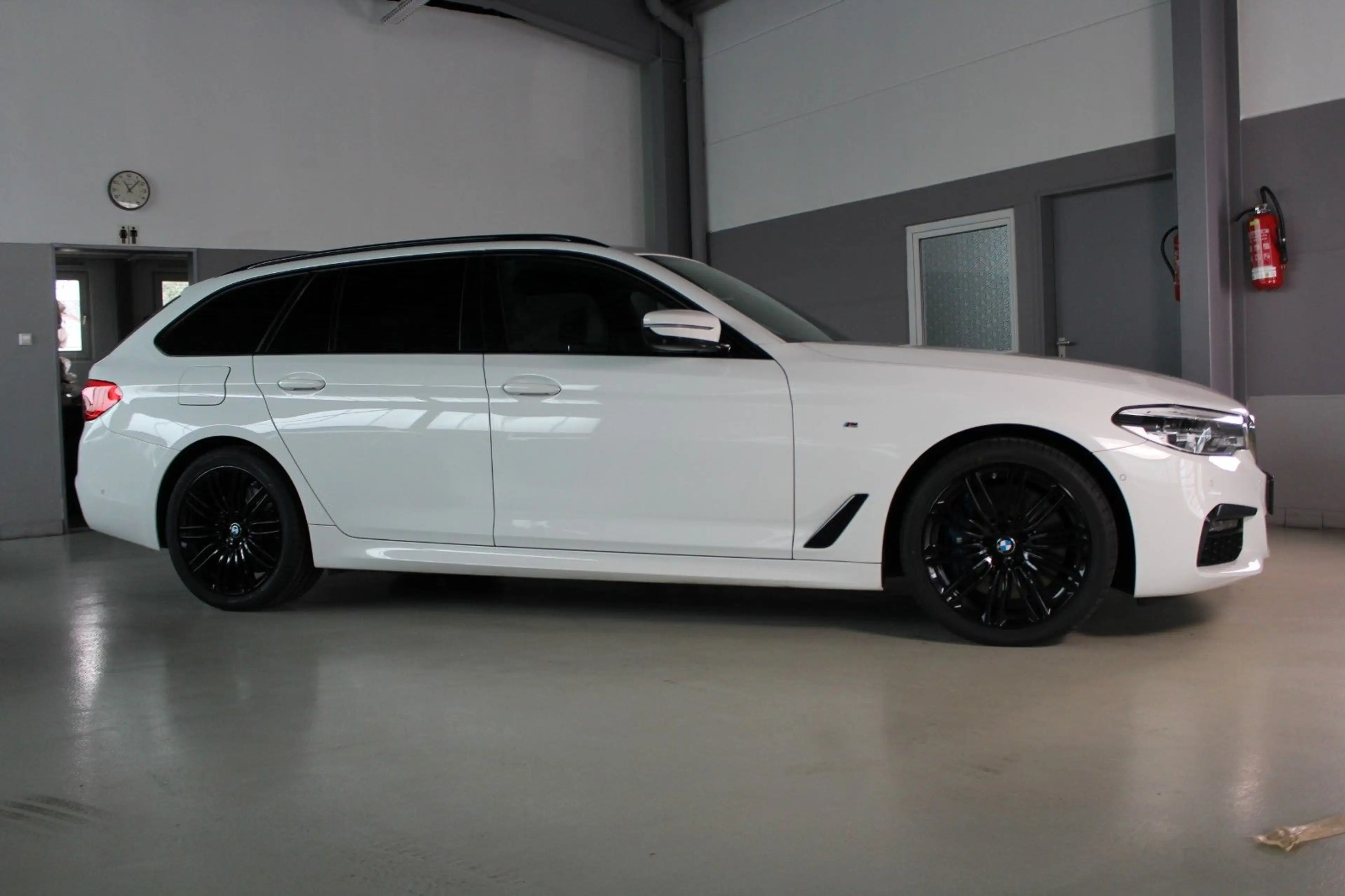BMW 540 d T xDrive M-Sport 360°/H&K/LHZ/Sitzlüftung — photo 3