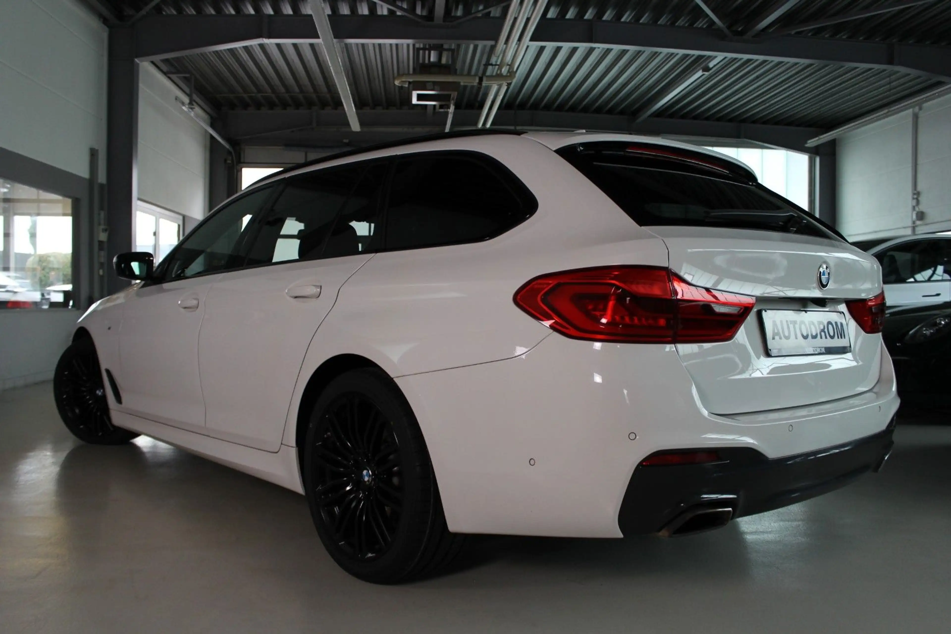 BMW 540 d T xDrive M-Sport 360°/H&K/LHZ/Sitzlüftung — photo 12