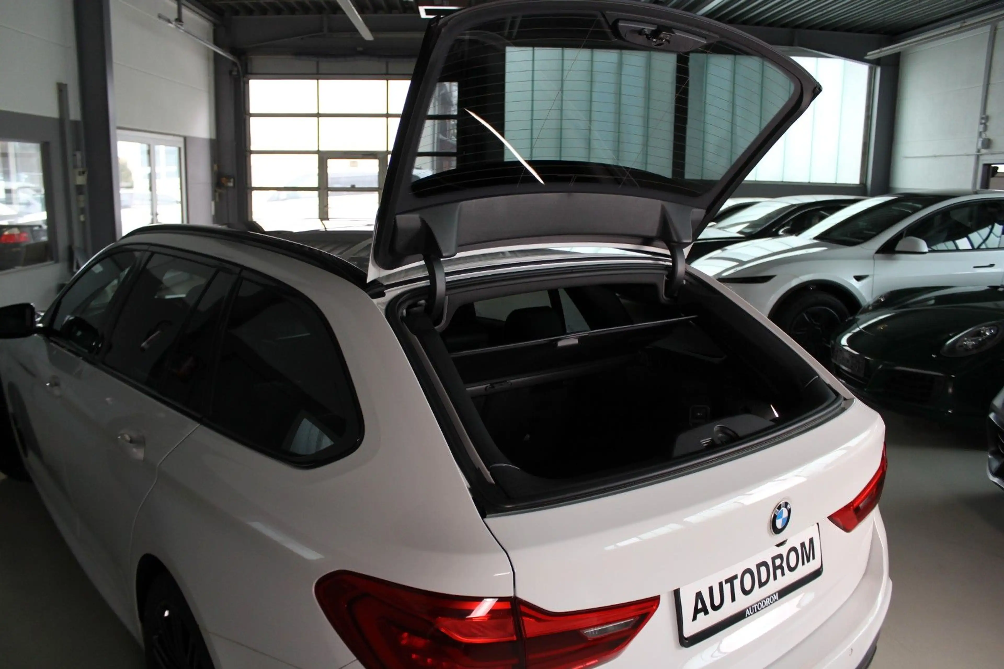BMW 540 d T xDrive M-Sport 360°/H&K/LHZ/Sitzlüftung — photo 8
